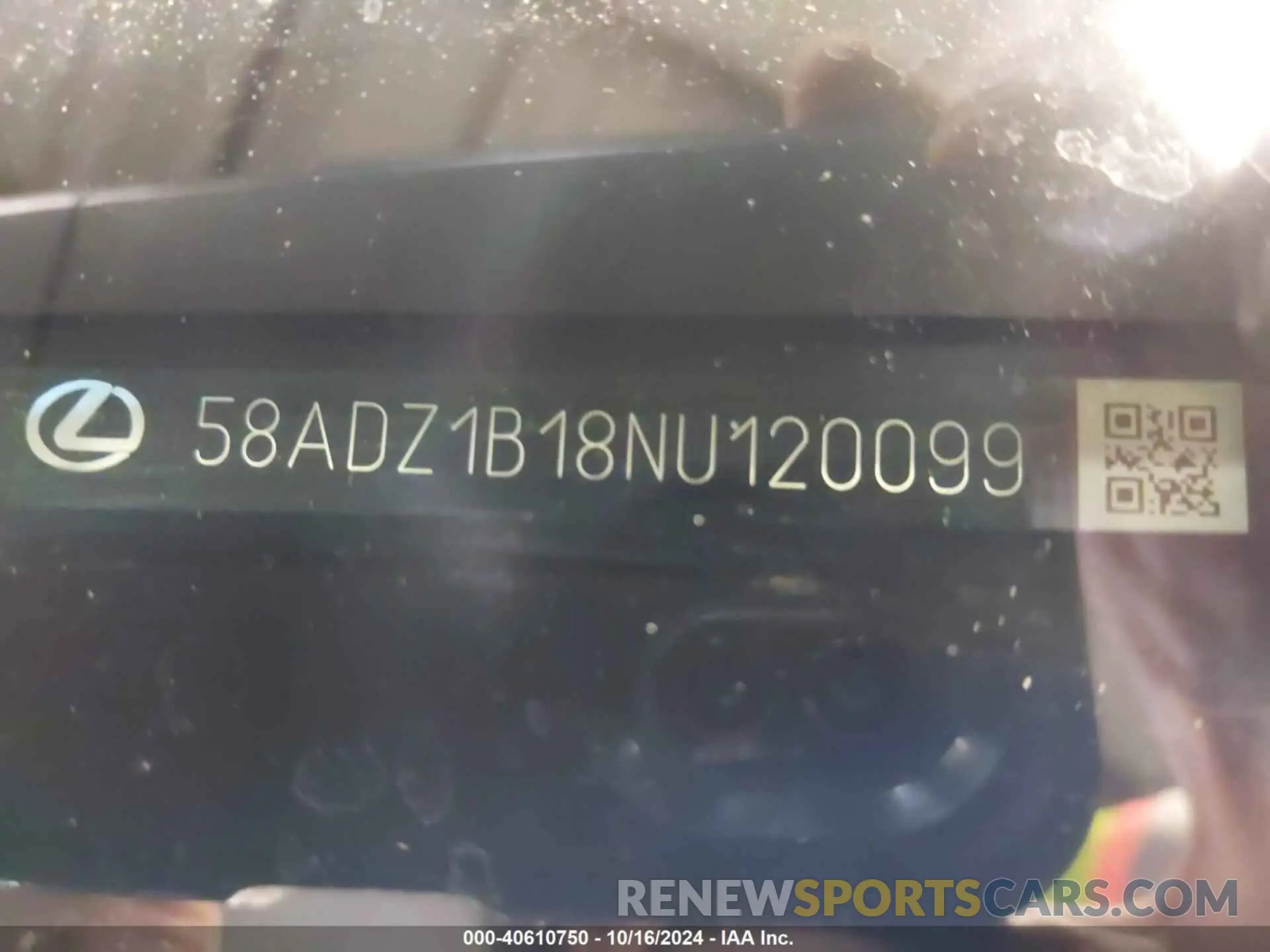 17 Photograph of a damaged car 58ADZ1B18NU120099 LEXUS ES 350 2022