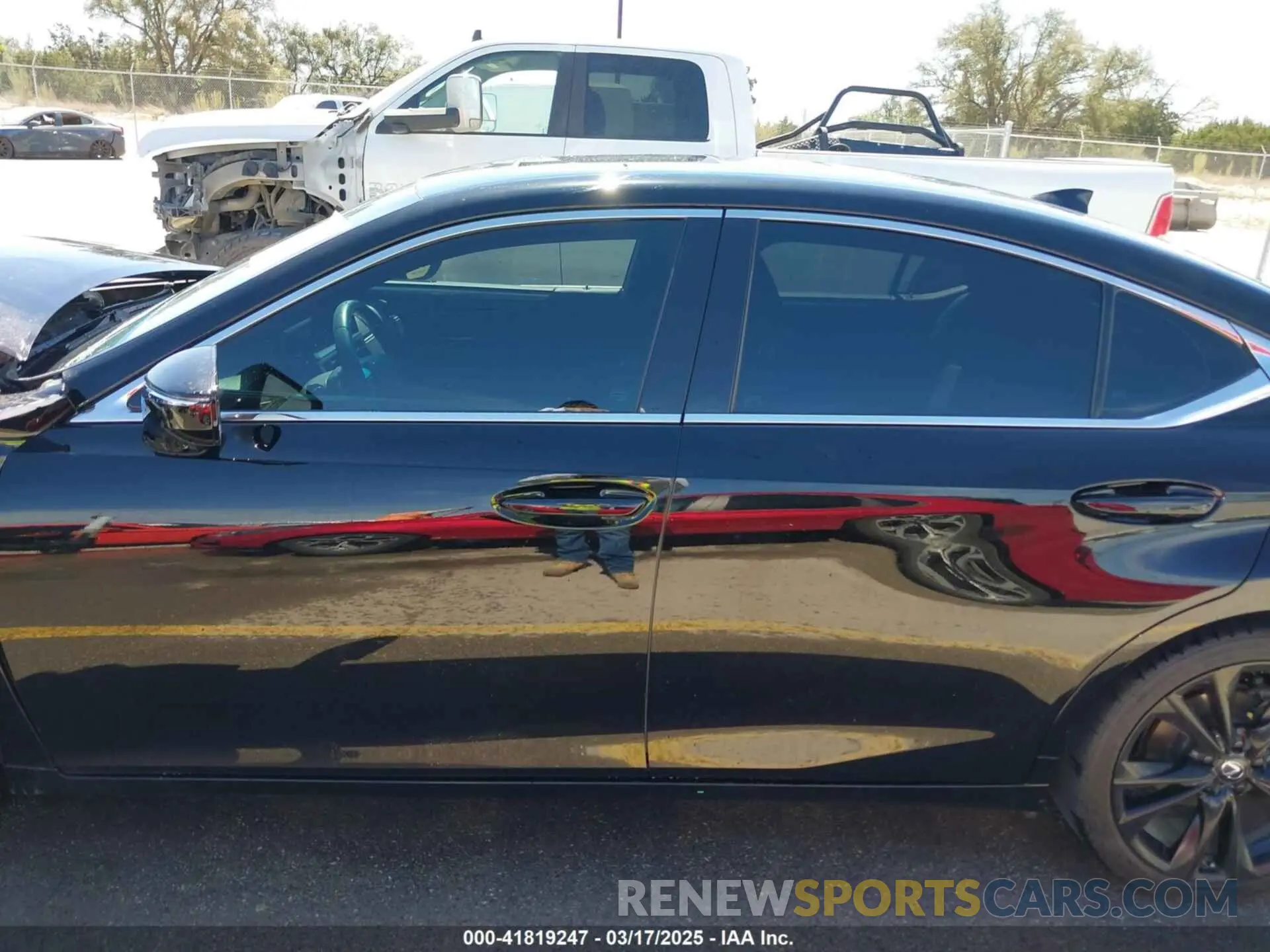 14 Photograph of a damaged car 58AGZ1B1XNU125883 LEXUS ES 350 2022