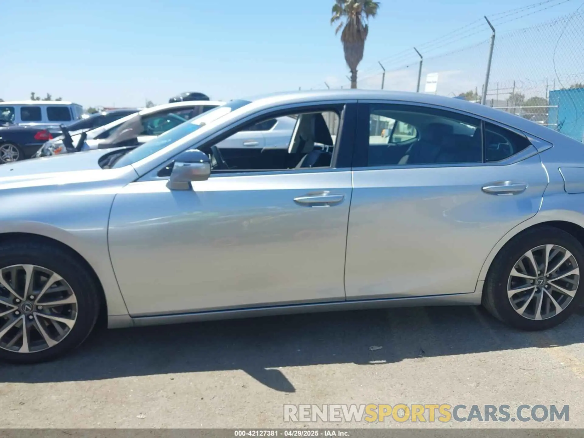 14 Photograph of a damaged car 58ACZ1B15PU145072 LEXUS ES 350 2023