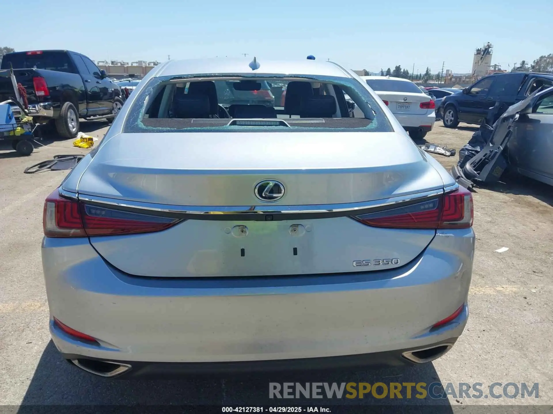 16 Photograph of a damaged car 58ACZ1B15PU145072 LEXUS ES 350 2023