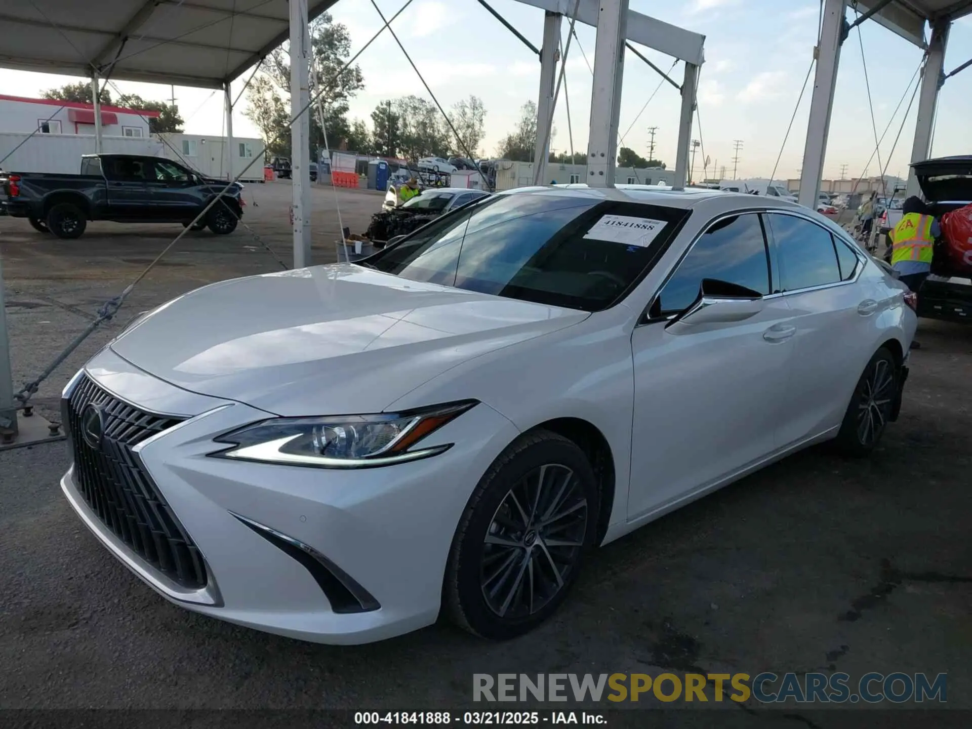 2 Фотография поврежденного автомобиля 58ADZ1B10PU142827 LEXUS ES 350 2023