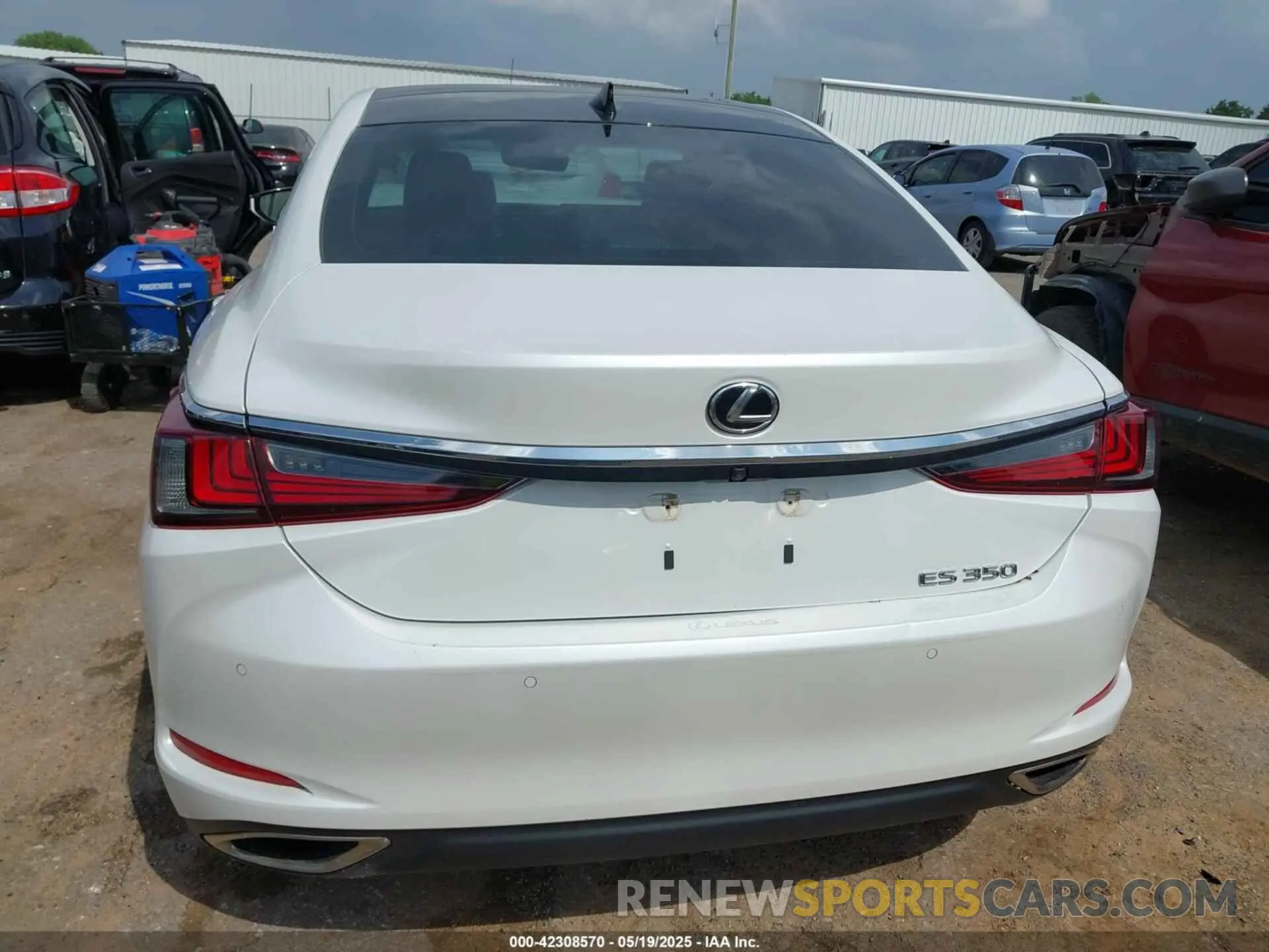 16 Photograph of a damaged car 58ADZ1B15PU151586 LEXUS ES 350 2023