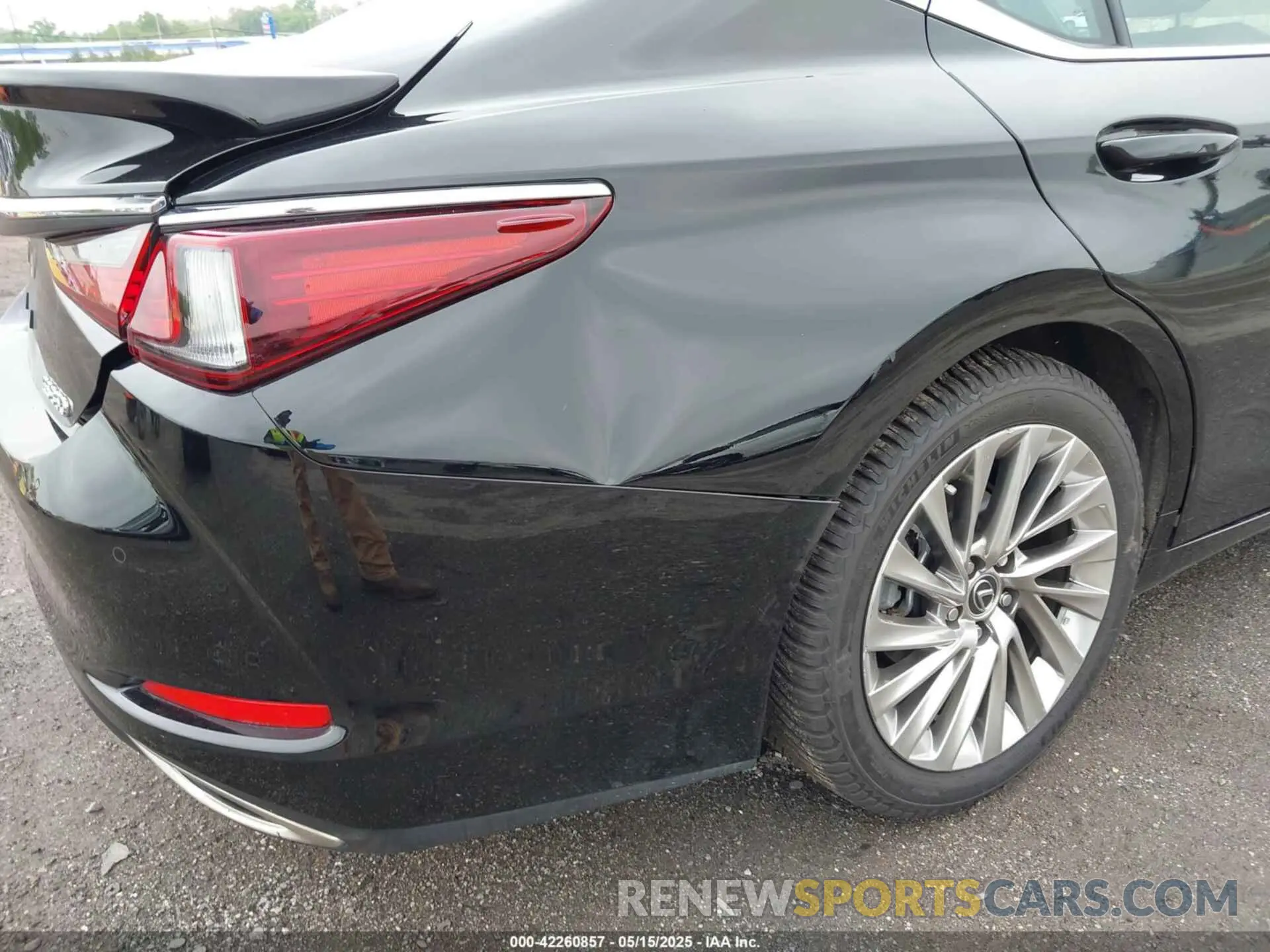 17 Photograph of a damaged car 58AFZ1B14PU159333 LEXUS ES 350 2023