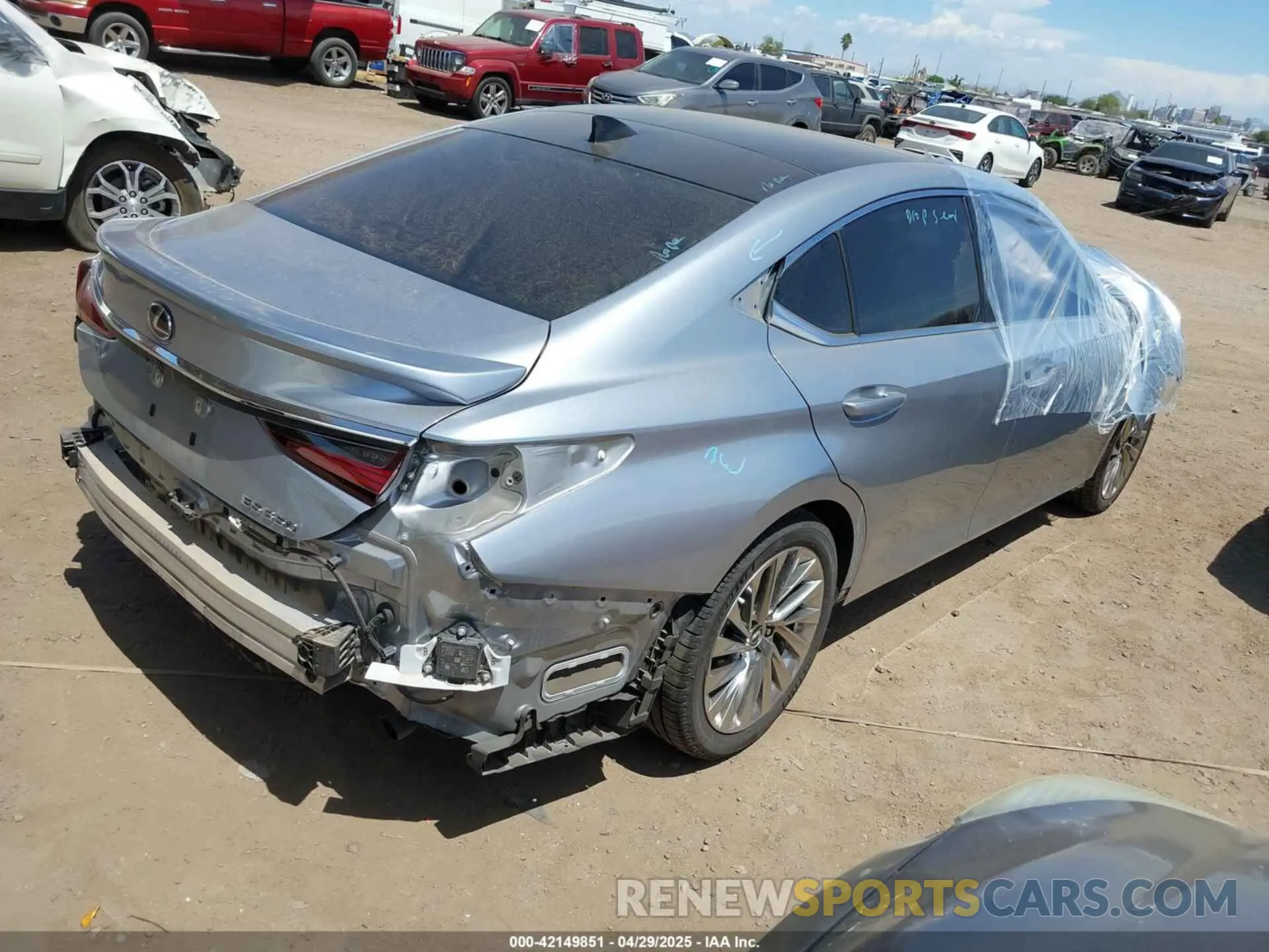 4 Photograph of a damaged car 58AFZ1B16PU148415 LEXUS ES 350 2023