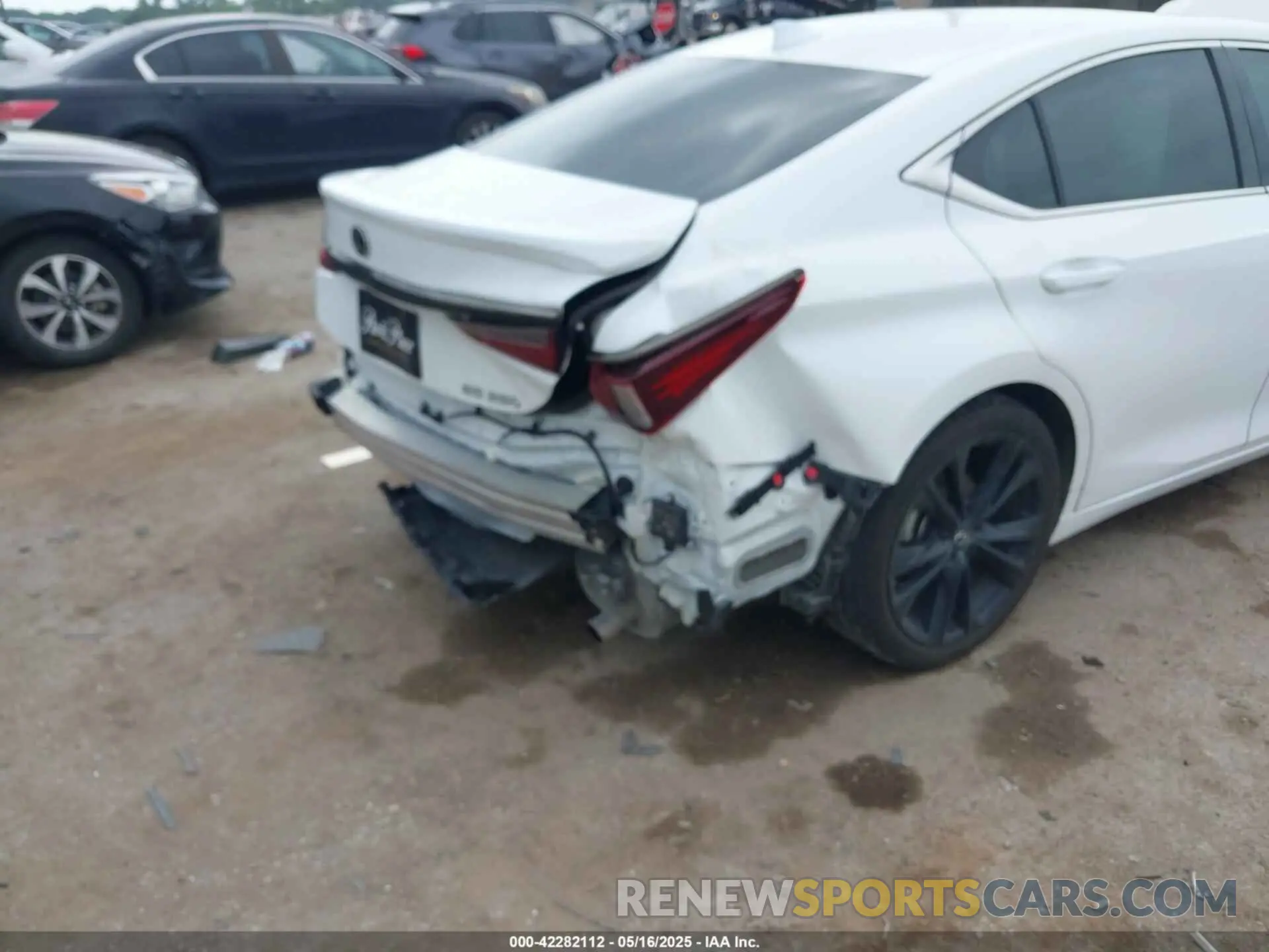 6 Photograph of a damaged car 58AJZ1B14PU145443 LEXUS ES 350 2023