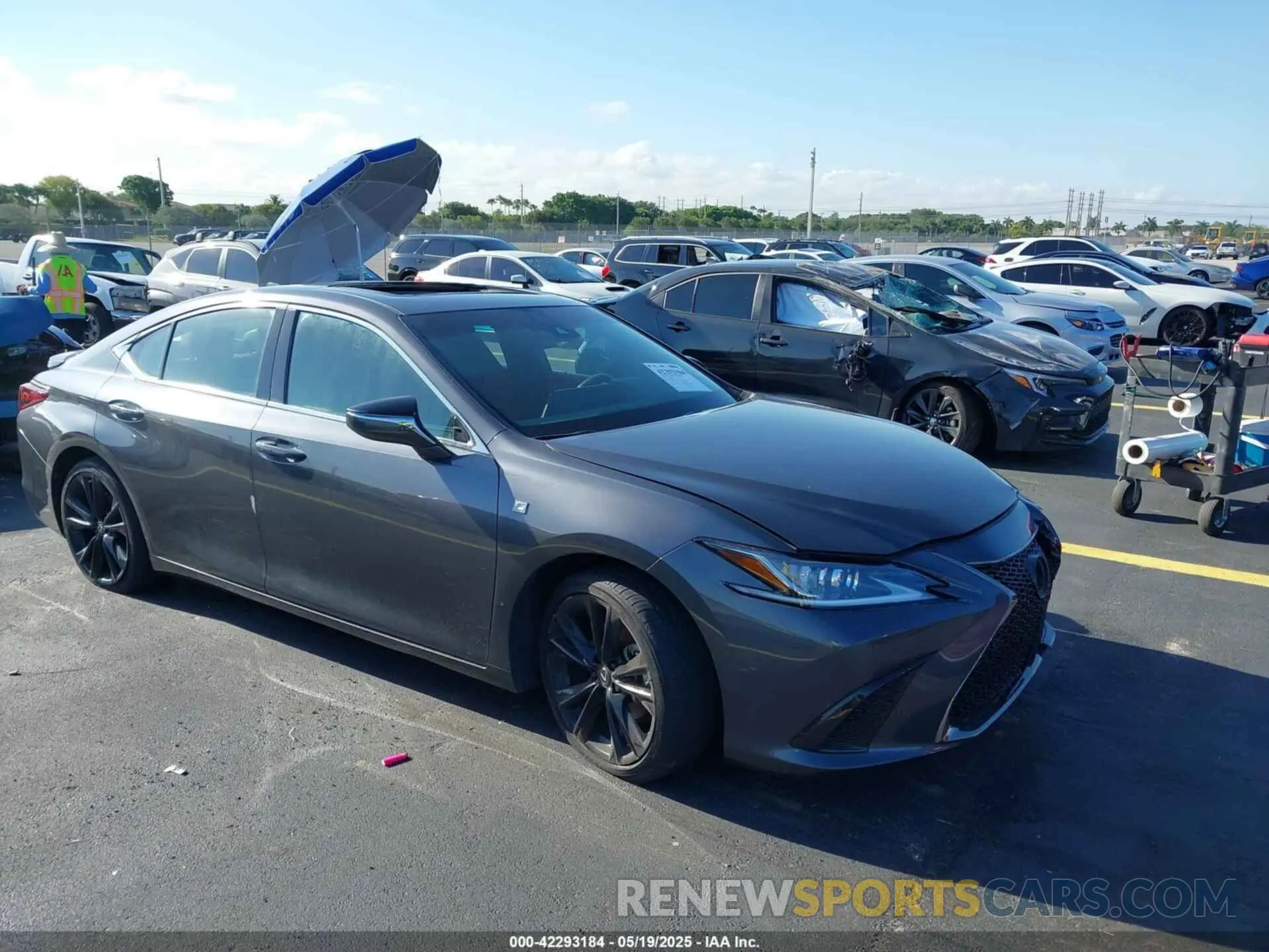 1 Photograph of a damaged car 58AJZ1B1XPU142207 LEXUS ES 350 2023