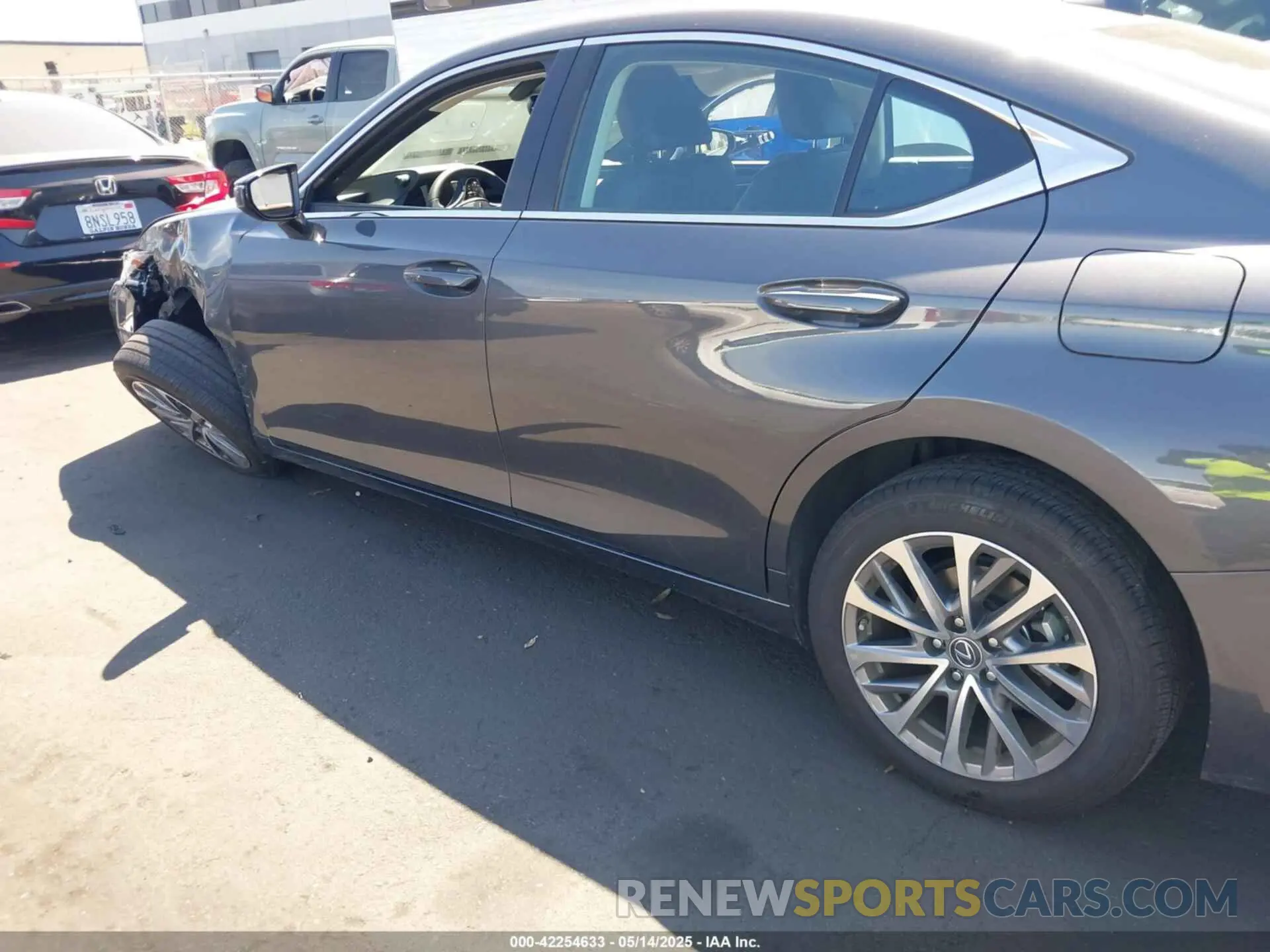 14 Фотография поврежденного автомобиля 58ACZ1B10RU161988 LEXUS ES 350 2024