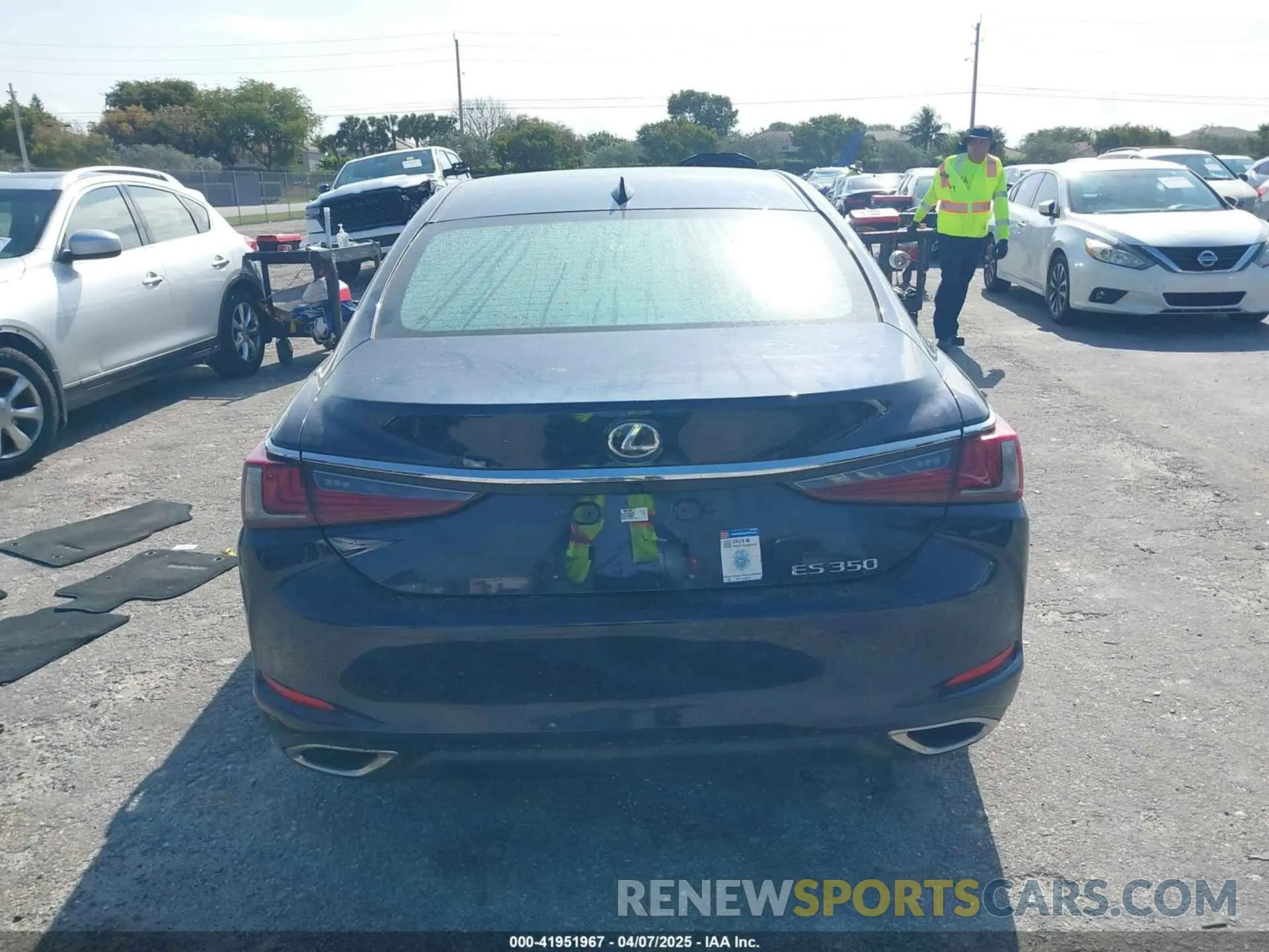 16 Photograph of a damaged car 58ADZ1B10RU162823 LEXUS ES 350 2024