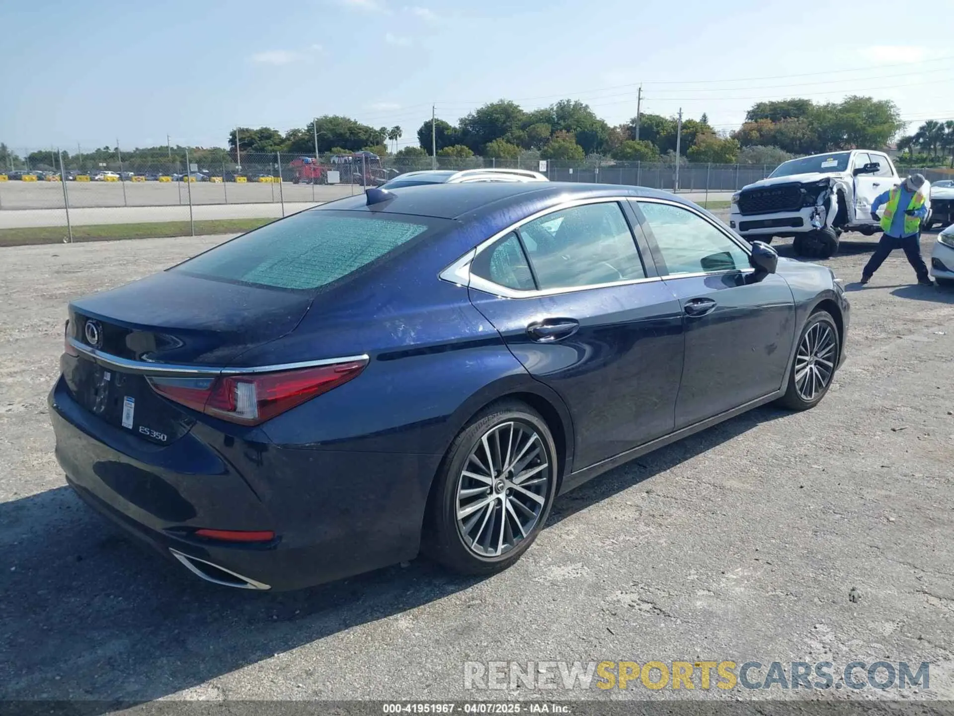 4 Photograph of a damaged car 58ADZ1B10RU162823 LEXUS ES 350 2024