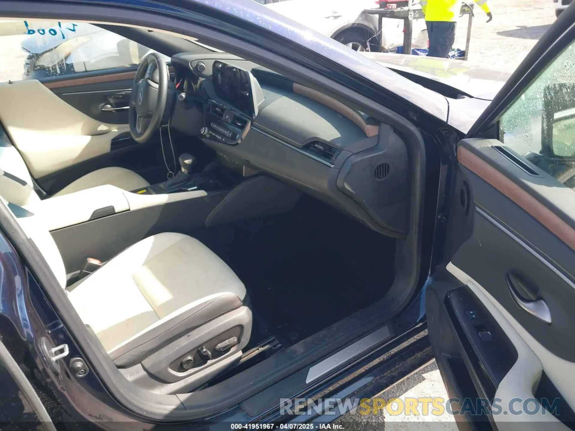 5 Photograph of a damaged car 58ADZ1B10RU162823 LEXUS ES 350 2024