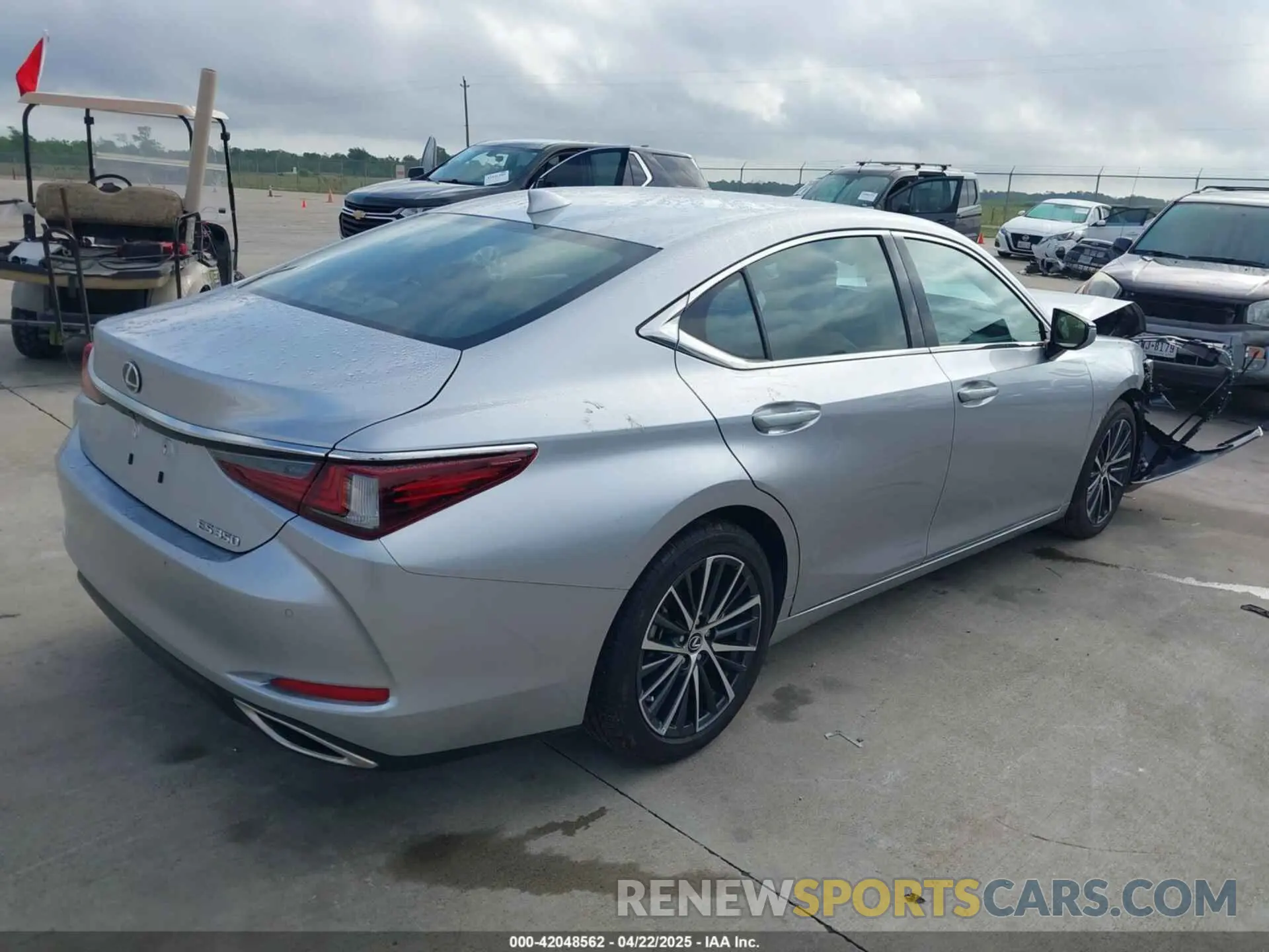 4 Photograph of a damaged car 58ADZ1B11RU171482 LEXUS ES 350 2024