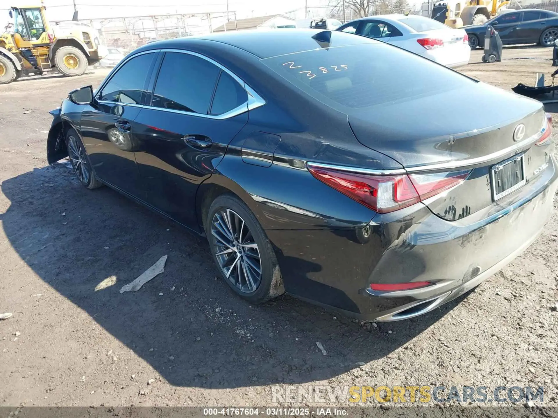 3 Фотография поврежденного автомобиля 58ADZ1B11RU182353 LEXUS ES 350 2024