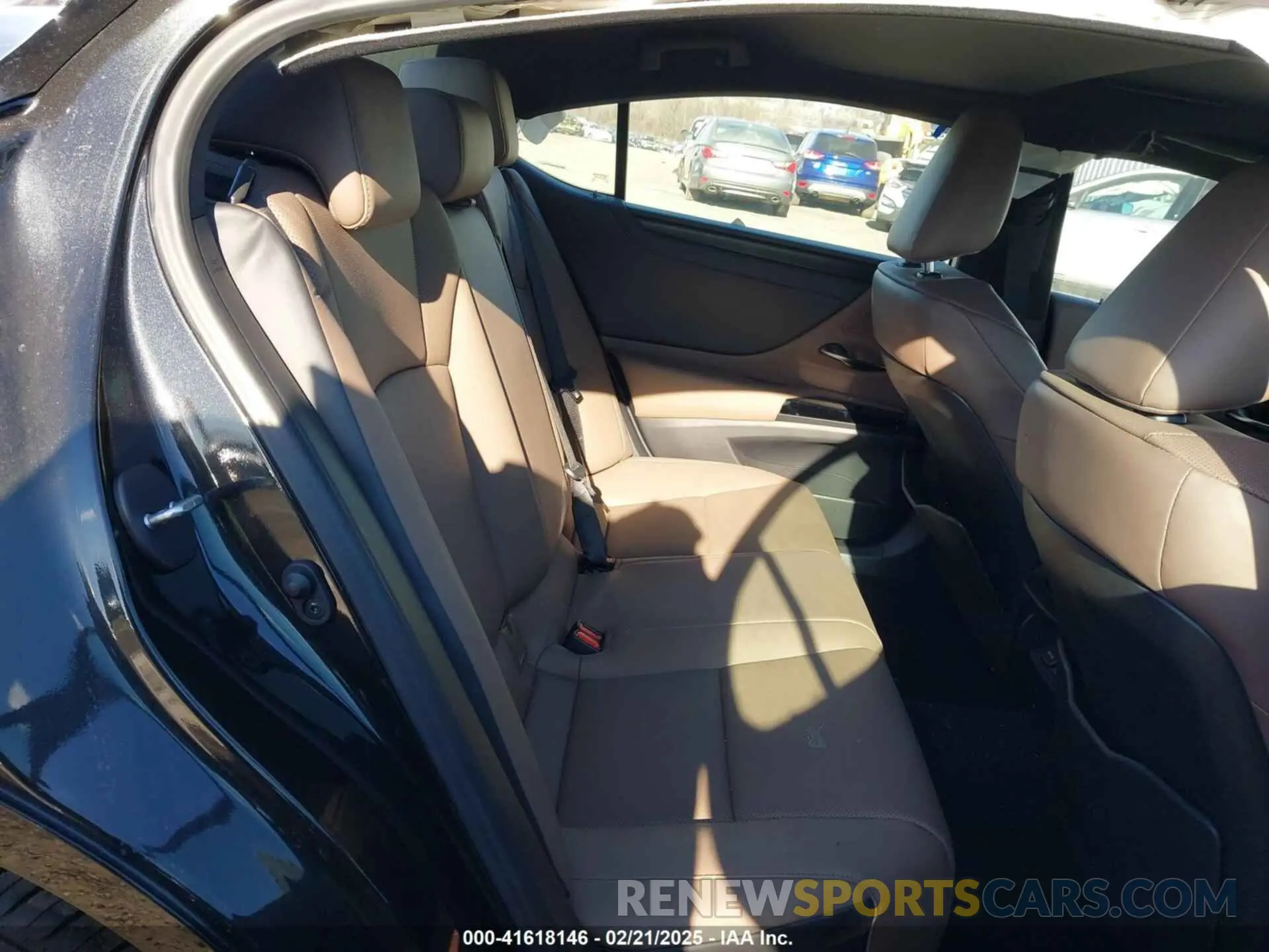 8 Фотография поврежденного автомобиля 58ADZ1B17RU174919 LEXUS ES 350 2024