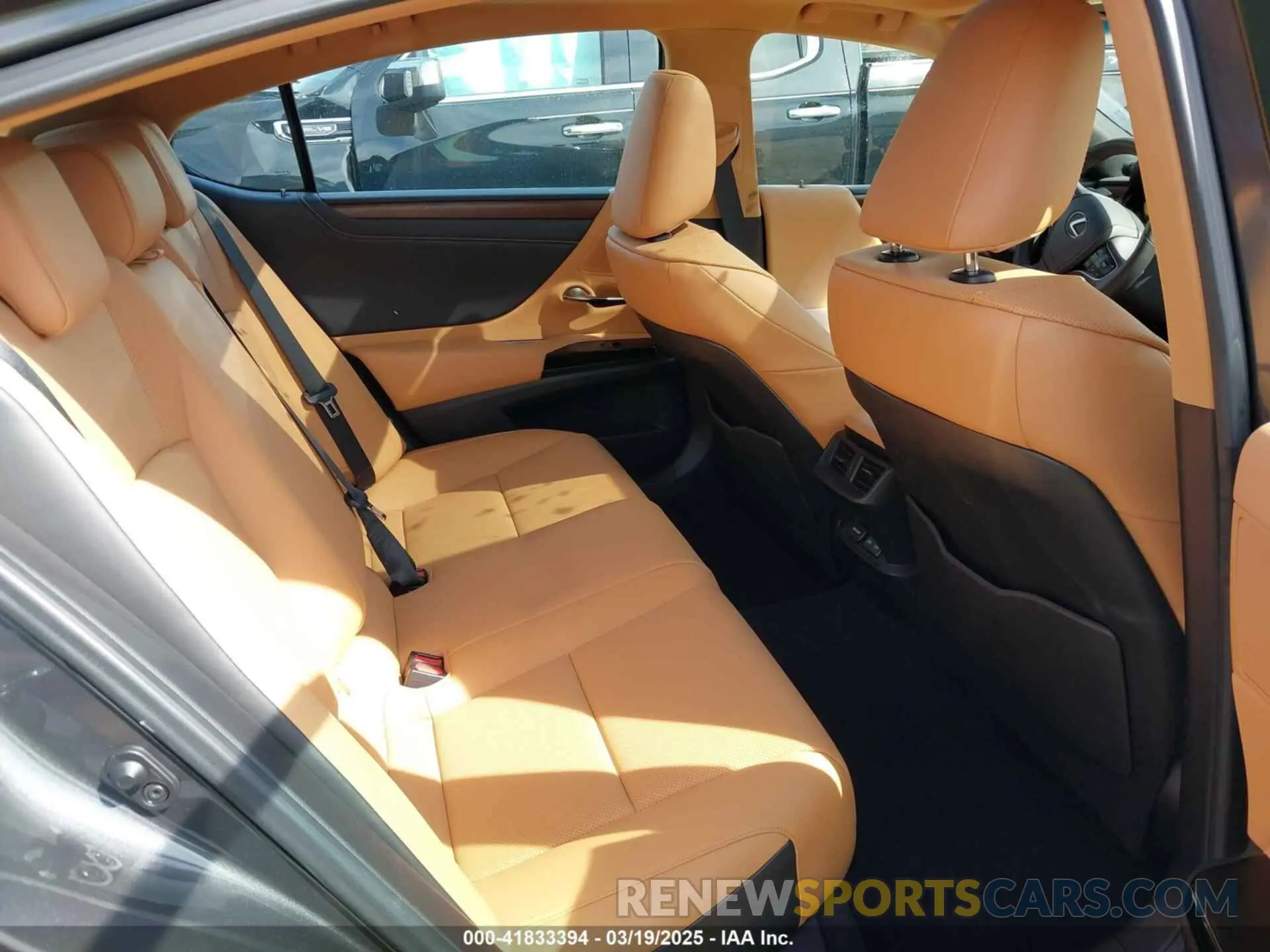 8 Фотография поврежденного автомобиля 58ADZ1B18RU181667 LEXUS ES 350 2024