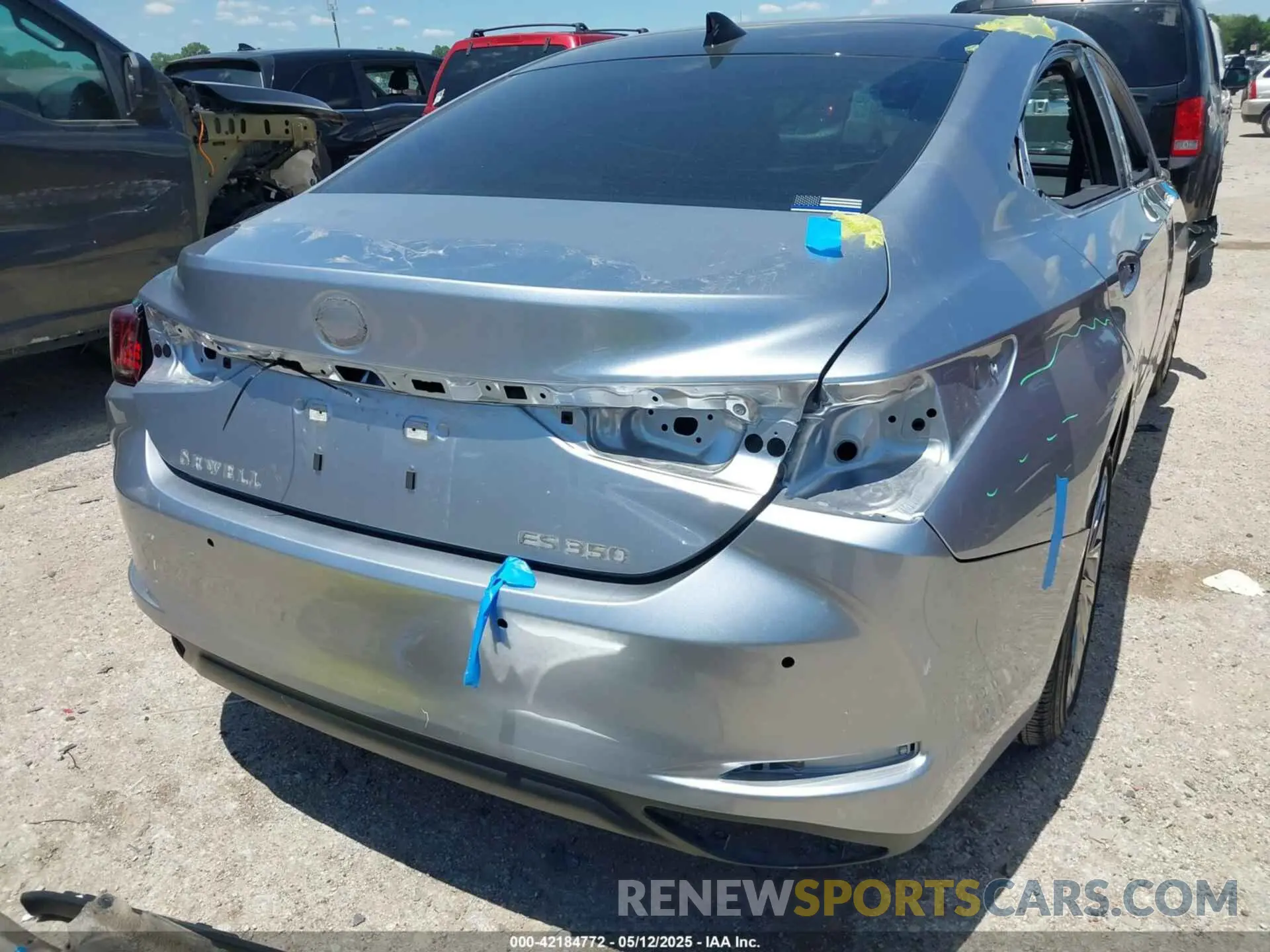 19 Photograph of a damaged car 58AEZ1B10RU181862 LEXUS ES 350 2024