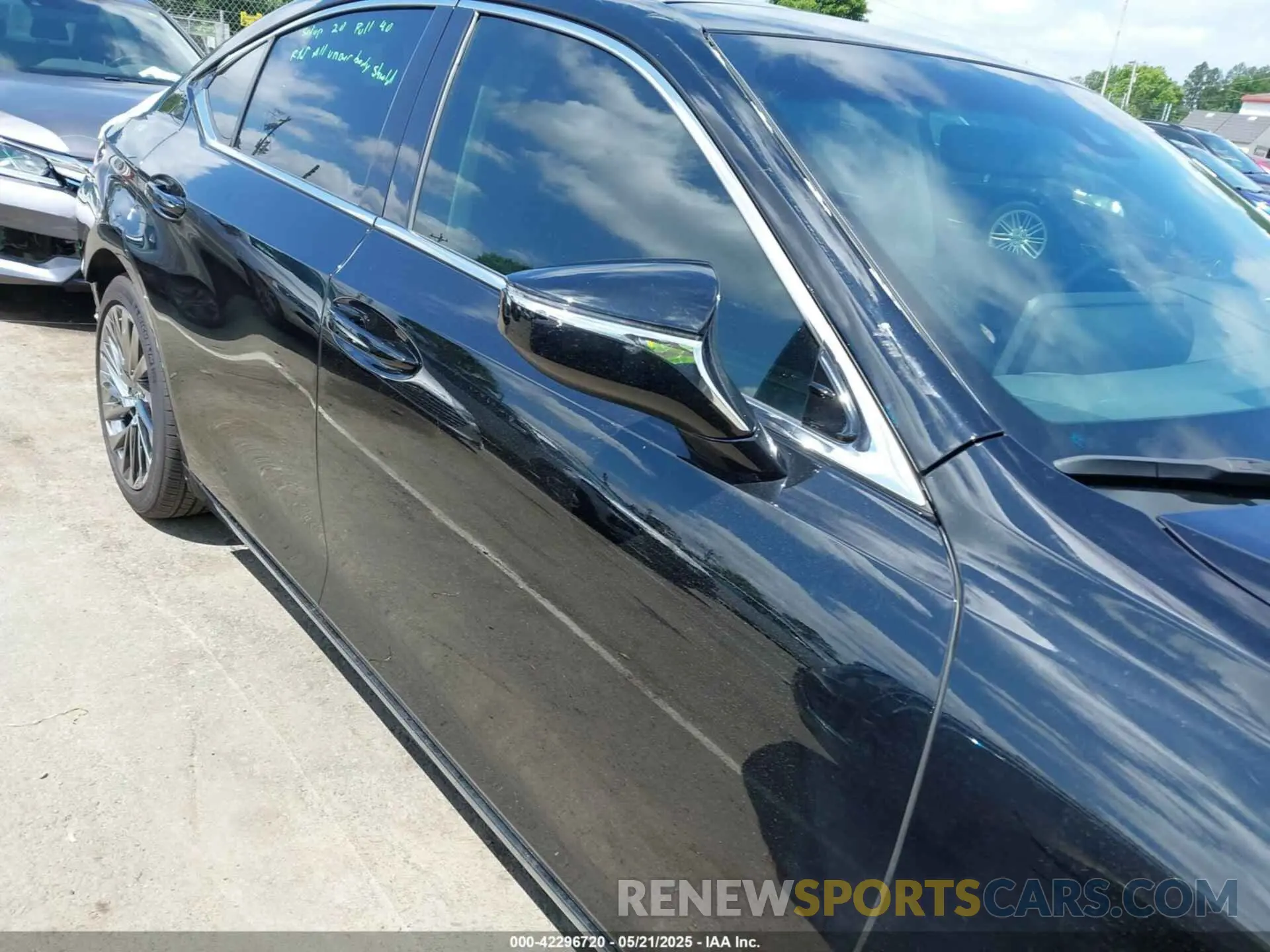 14 Photograph of a damaged car 58AEZ1B15RU180643 LEXUS ES 350 2024