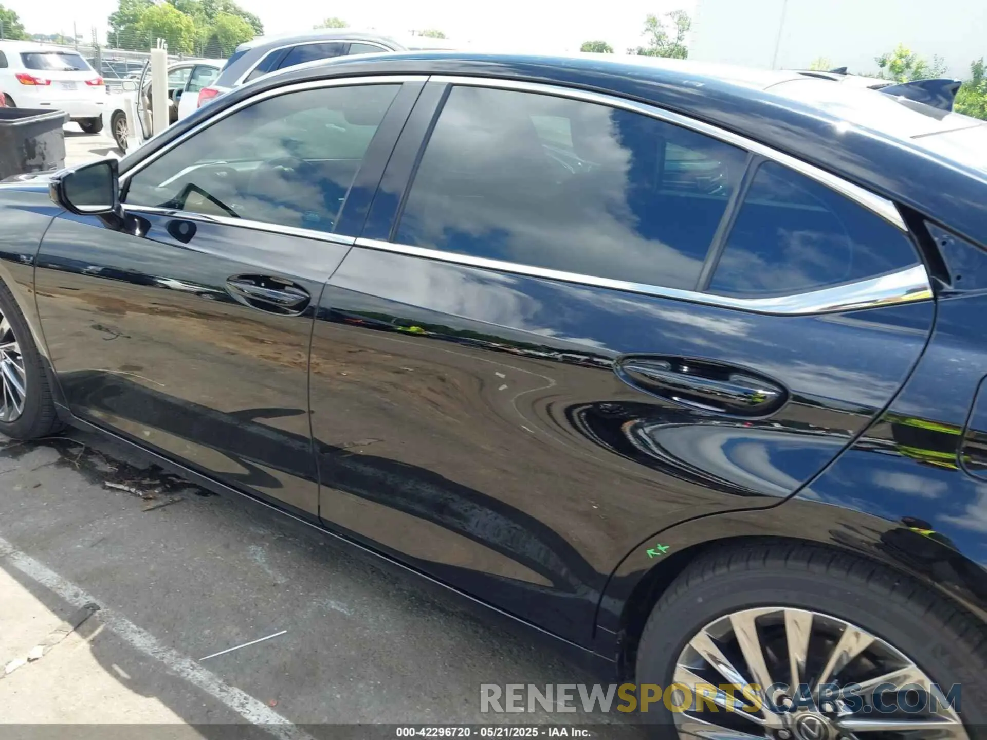 15 Photograph of a damaged car 58AEZ1B15RU180643 LEXUS ES 350 2024