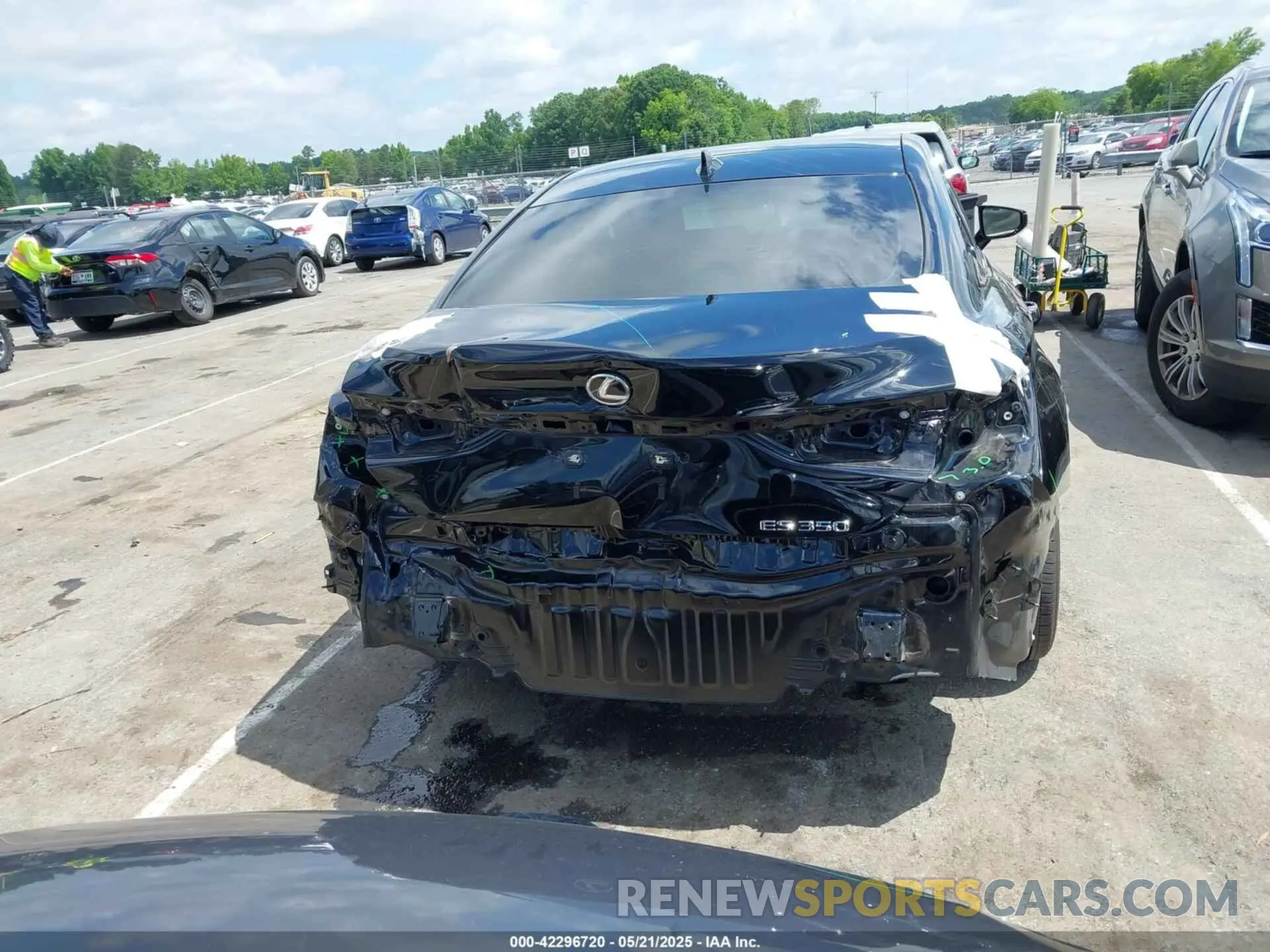 17 Photograph of a damaged car 58AEZ1B15RU180643 LEXUS ES 350 2024