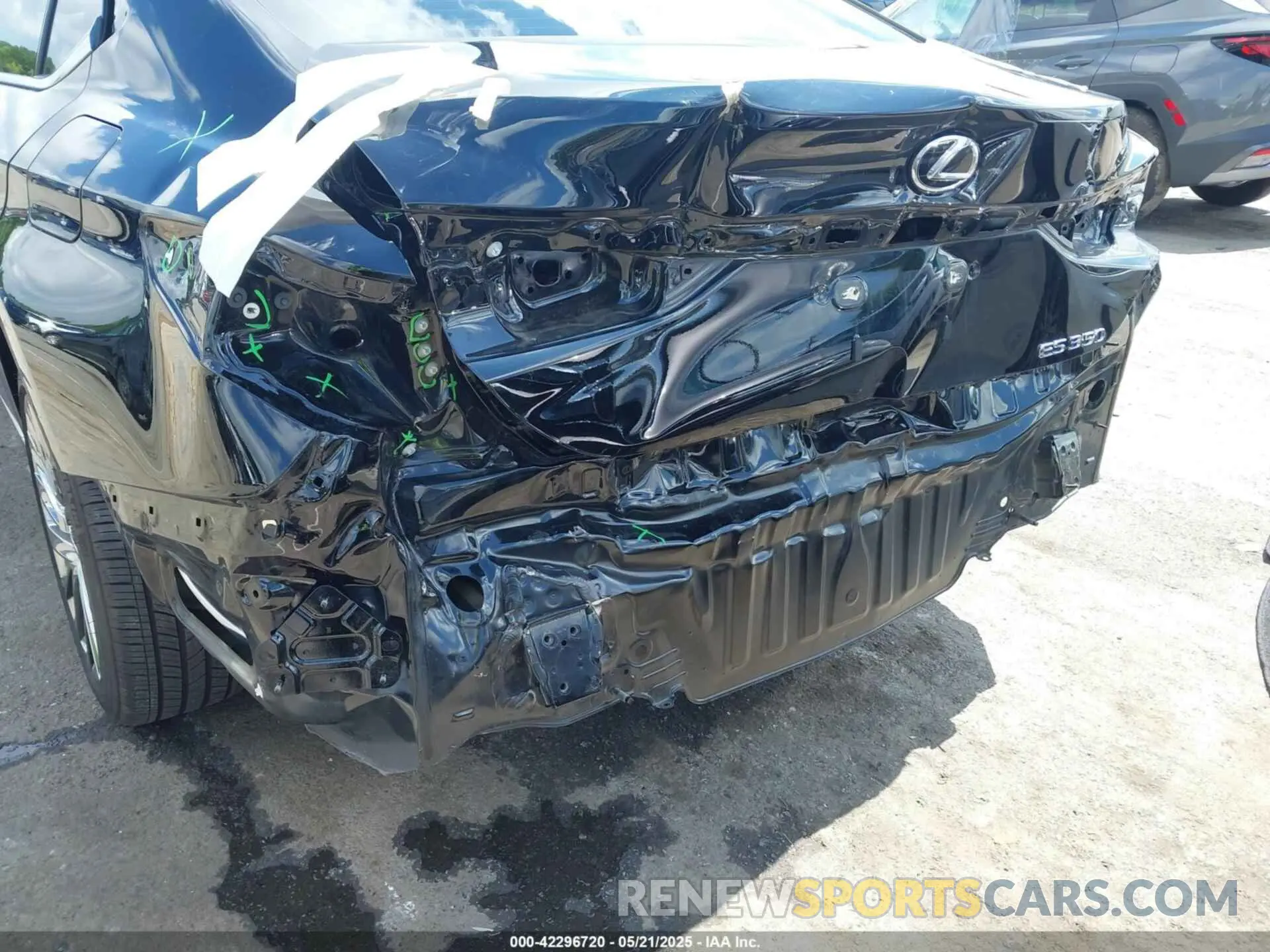 18 Photograph of a damaged car 58AEZ1B15RU180643 LEXUS ES 350 2024