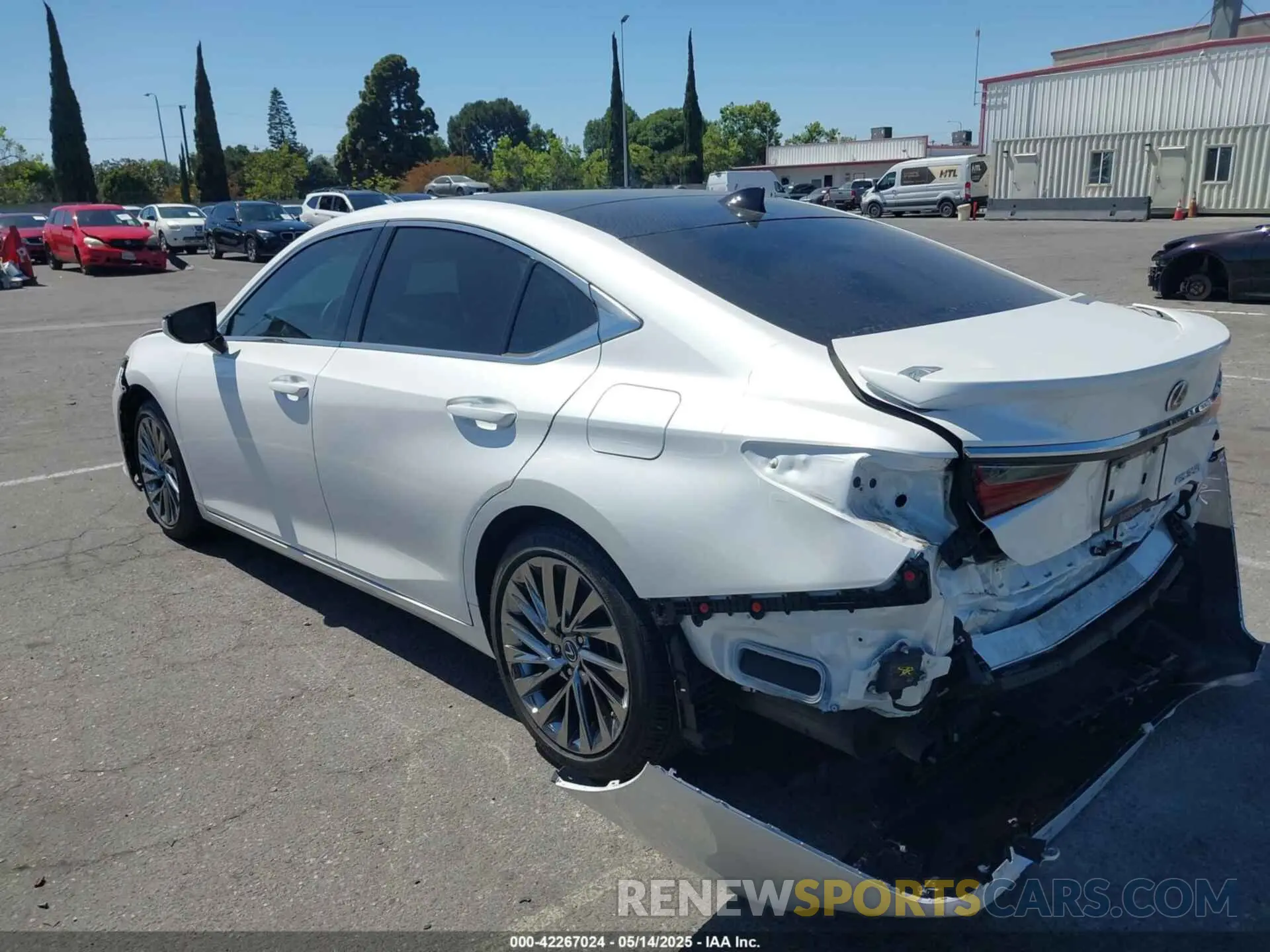 3 Фотография поврежденного автомобиля 58AEZ1B17RU162144 LEXUS ES 350 2024