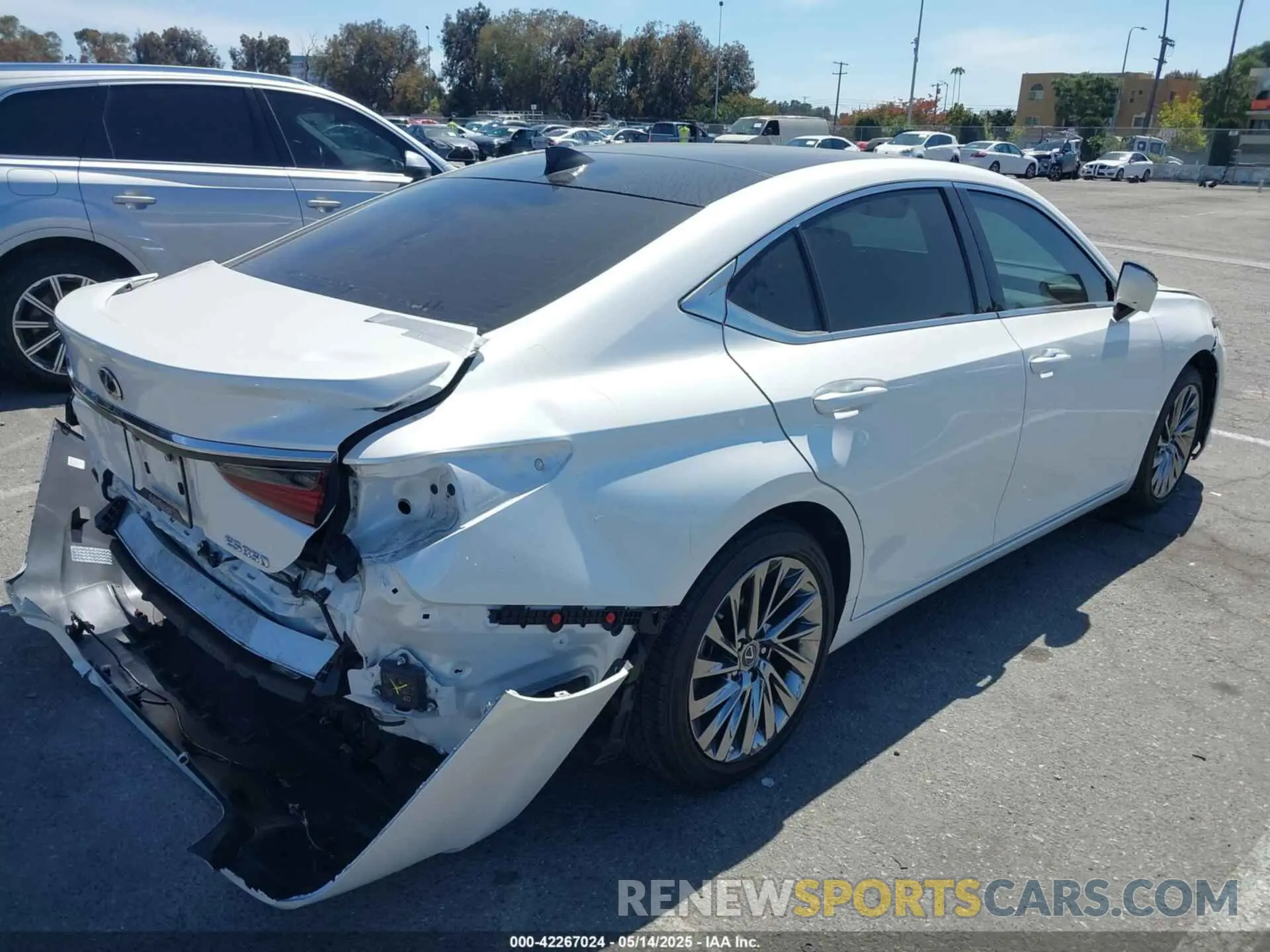 4 Фотография поврежденного автомобиля 58AEZ1B17RU162144 LEXUS ES 350 2024
