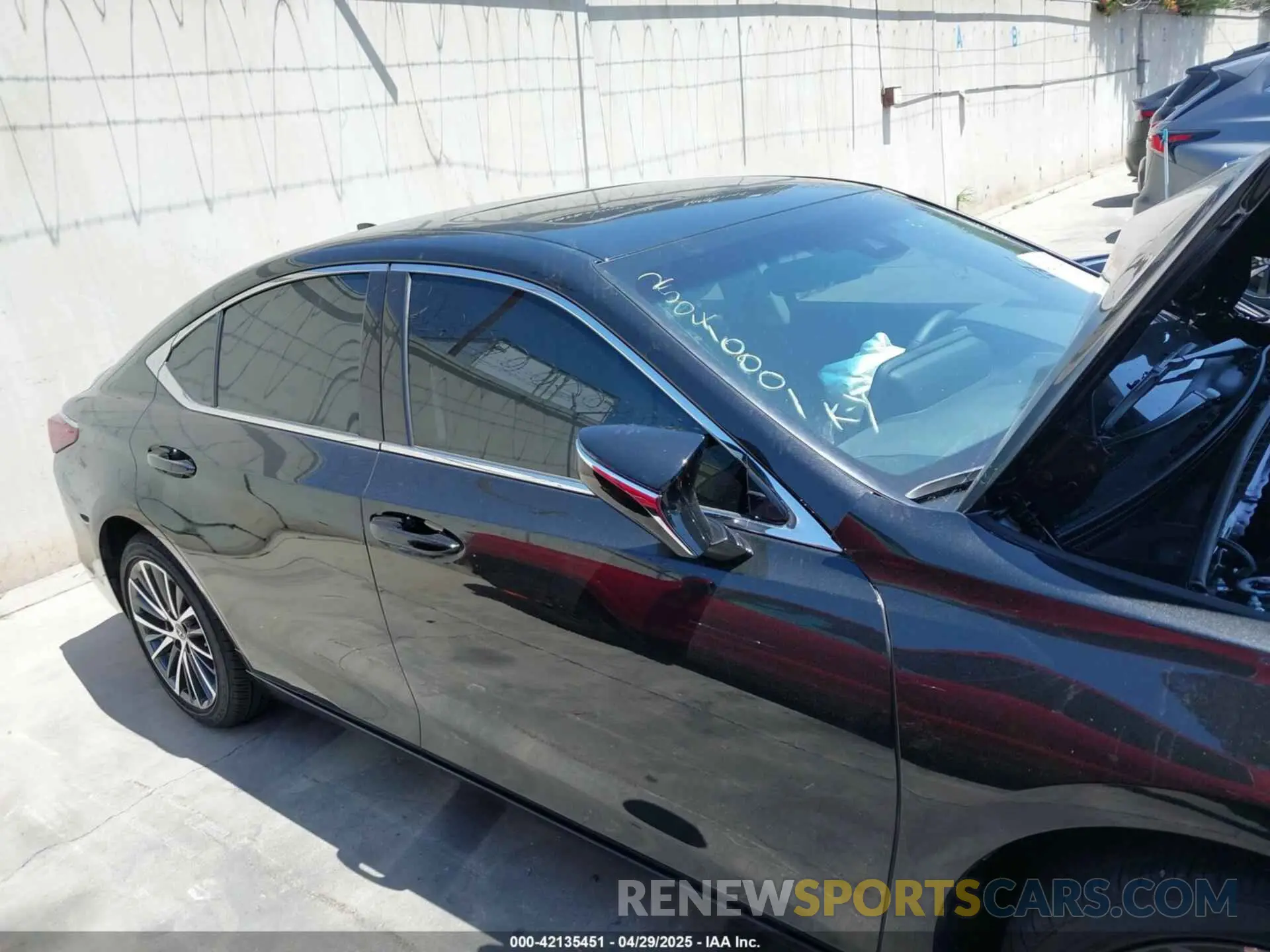 14 Photograph of a damaged car 58ADZ1B11SU197487 LEXUS ES 350 2025