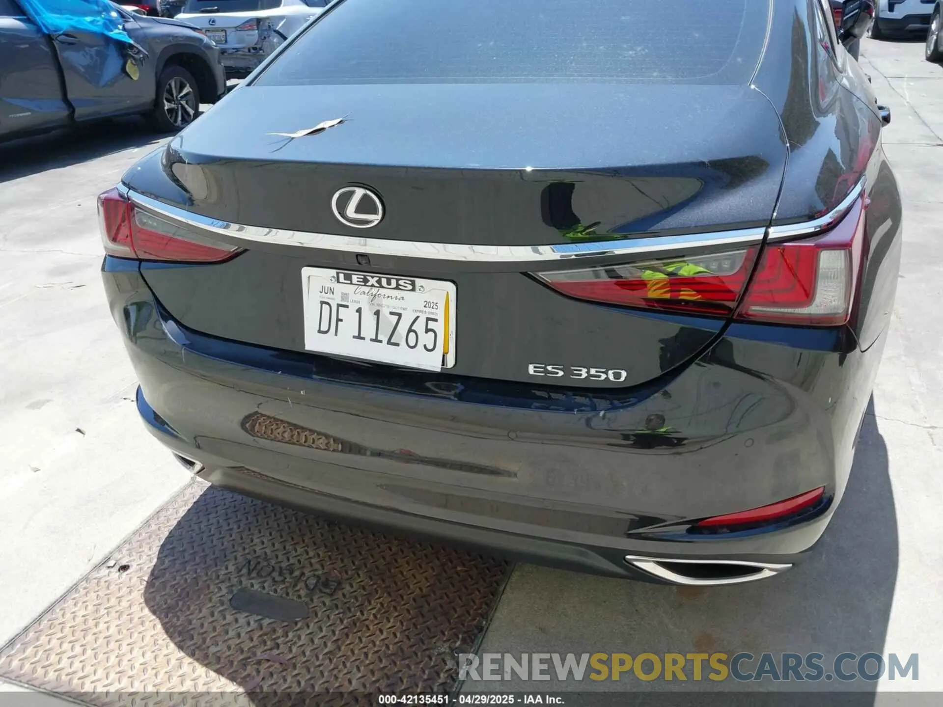 17 Photograph of a damaged car 58ADZ1B11SU197487 LEXUS ES 350 2025