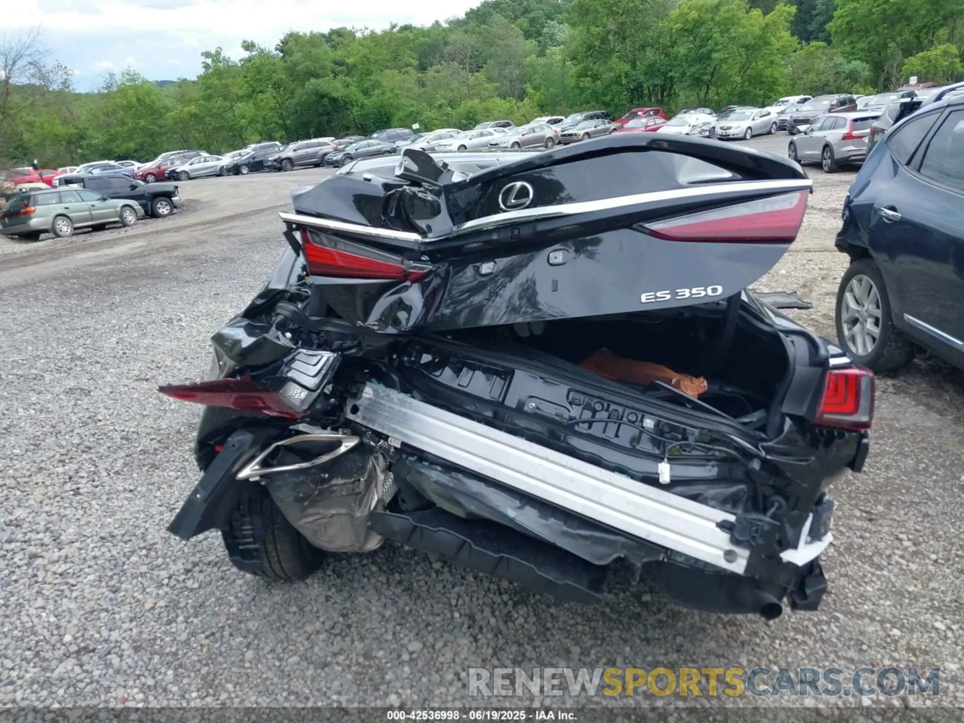 17 Photograph of a damaged car 58AEZ1B18SU191318 LEXUS ES 350 2025