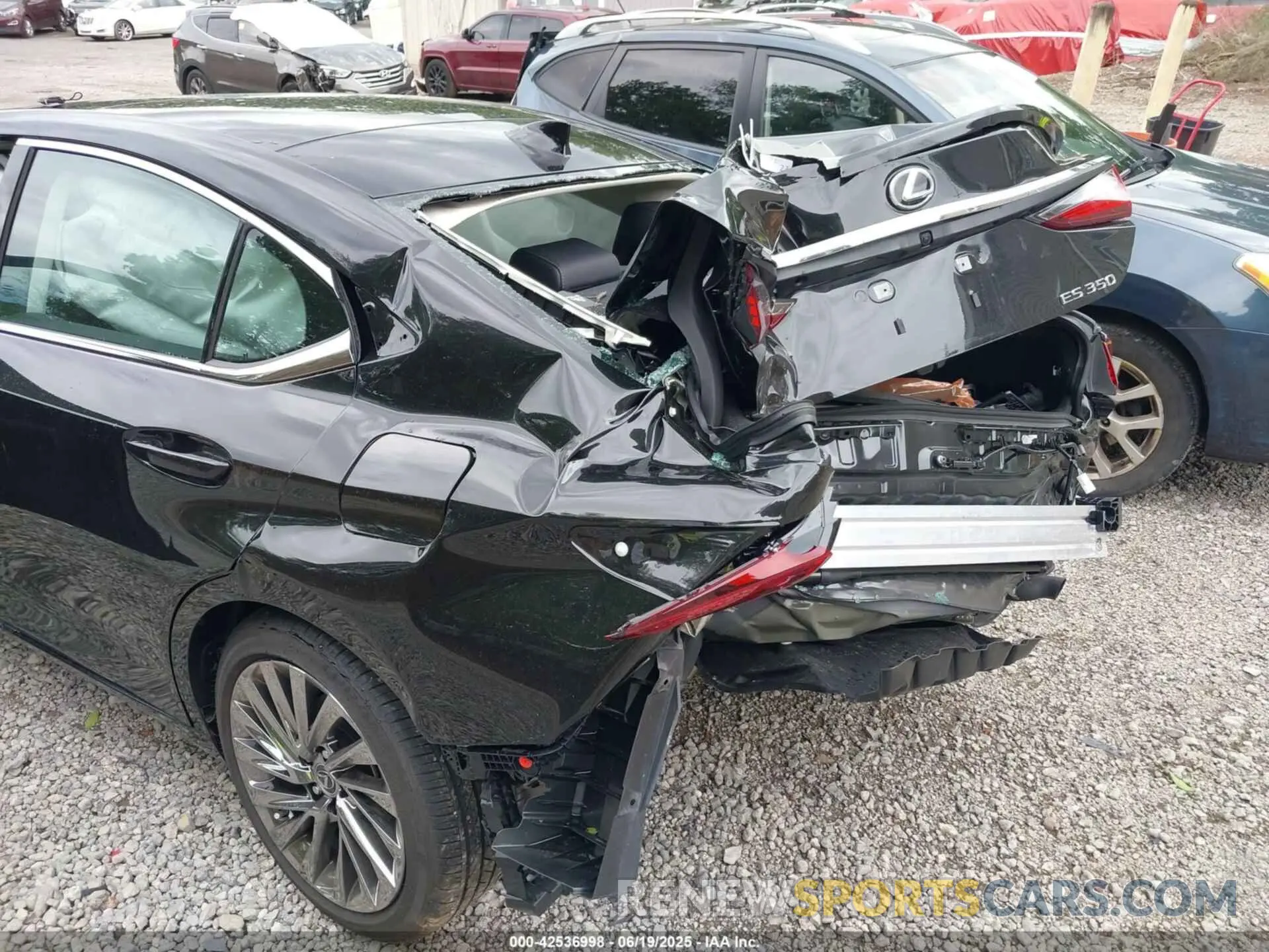 18 Photograph of a damaged car 58AEZ1B18SU191318 LEXUS ES 350 2025