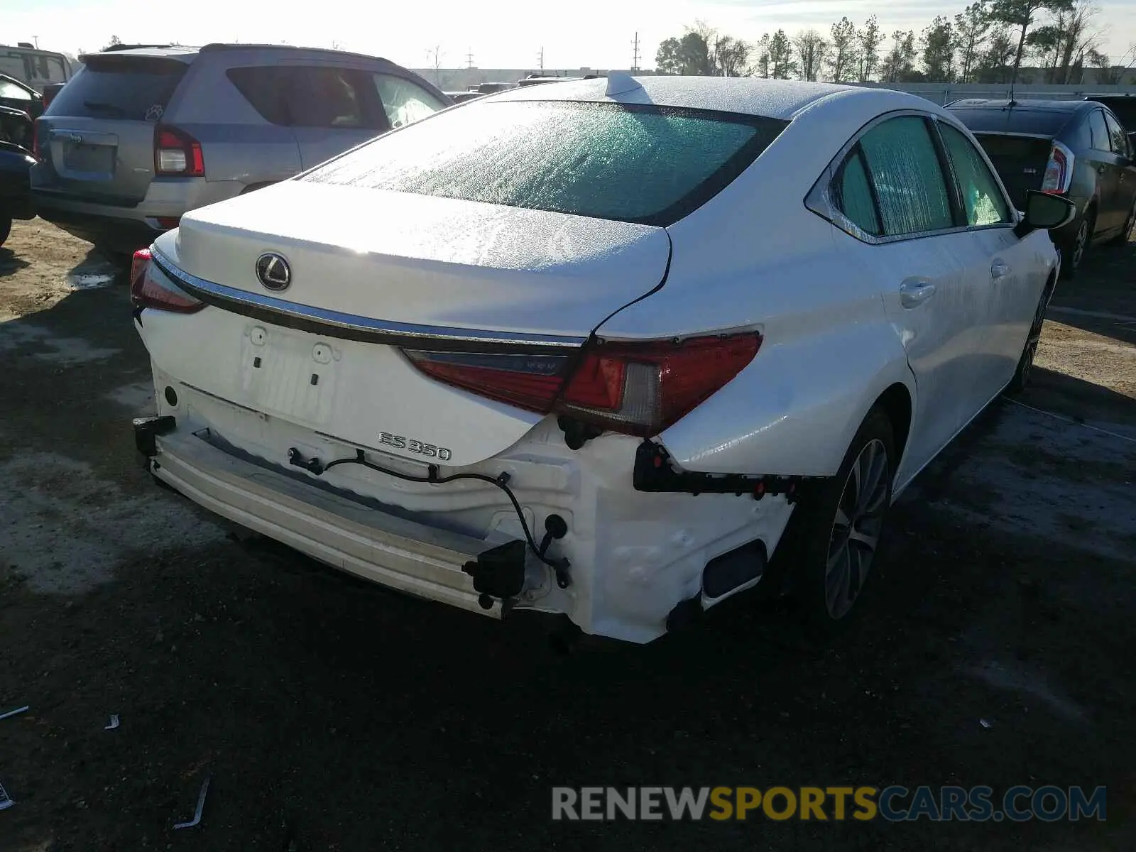 4 Photograph of a damaged car 58ACZ1B1XLU072968 LEXUS ES 350 BAS 2020
