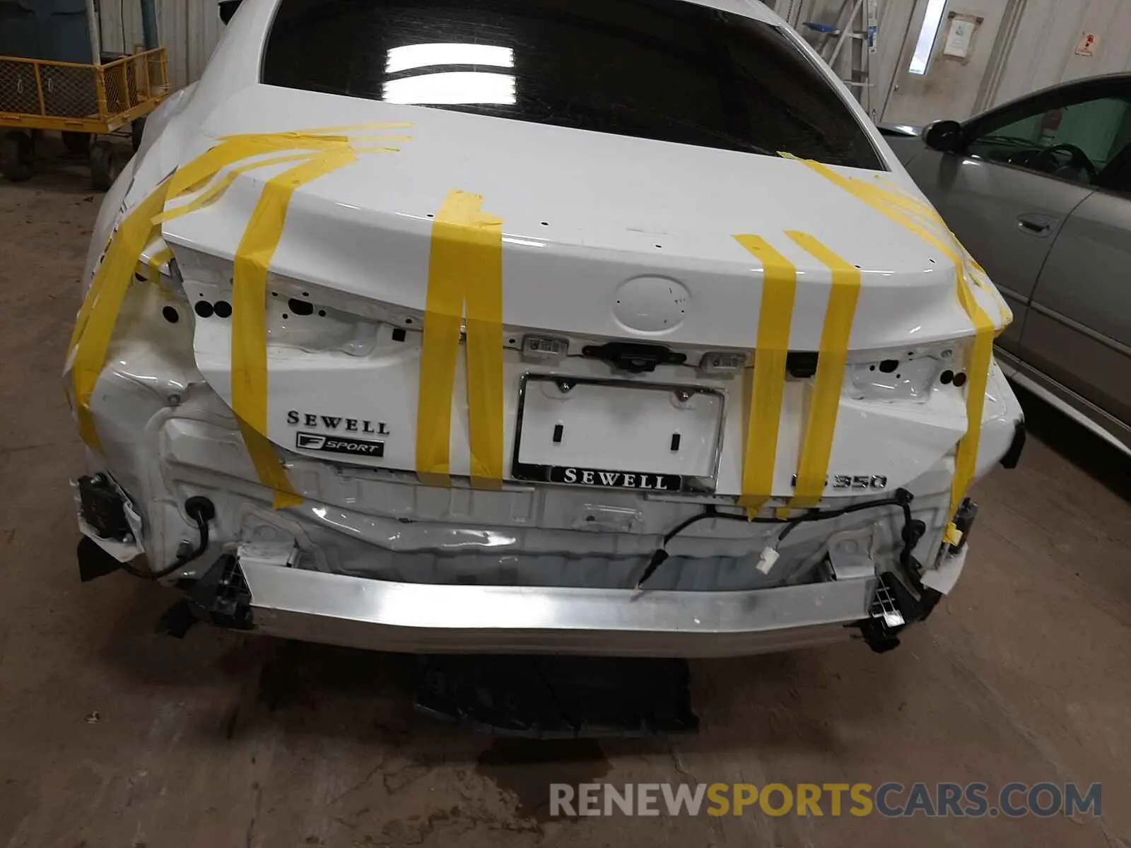 9 Photograph of a damaged car 58AGZ1B12LU068639 LEXUS ES 350 F-S 2020