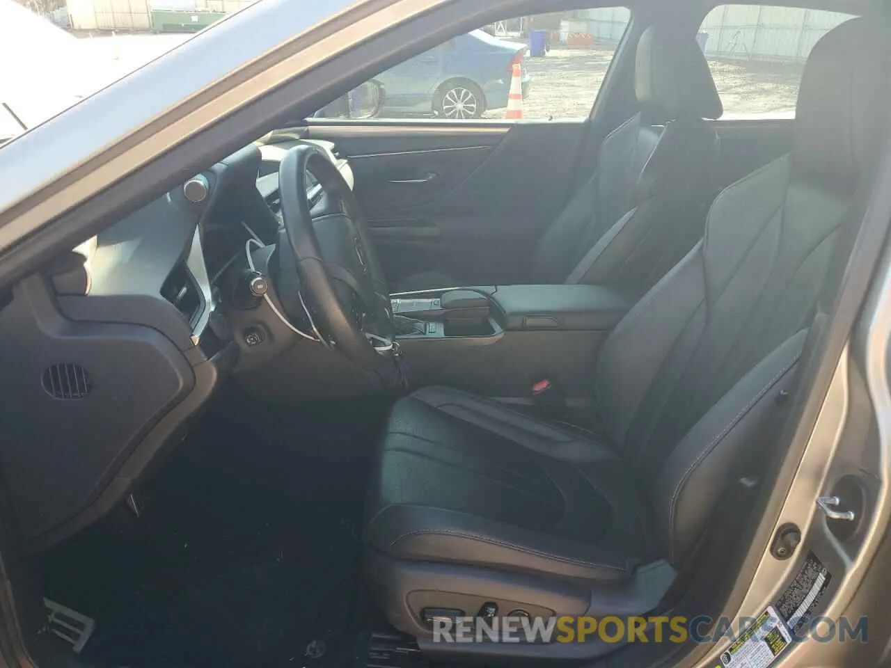 7 Фотография поврежденного автомобиля 58AGZ1B16LU066490 LEXUS ES 350 F S 2020