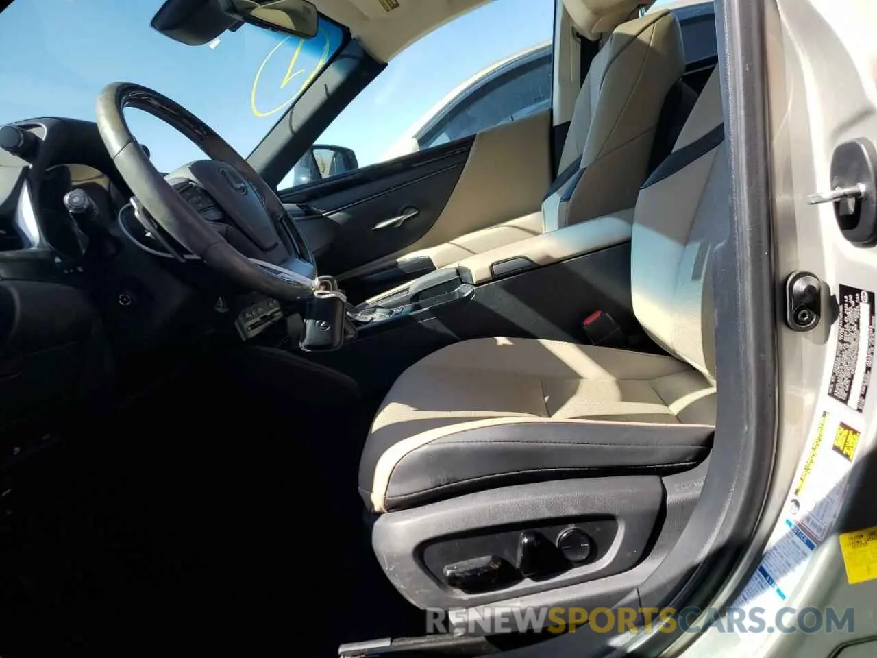 7 Фотография поврежденного автомобиля 58AD11D11MU003340 LEXUS ES250 2021