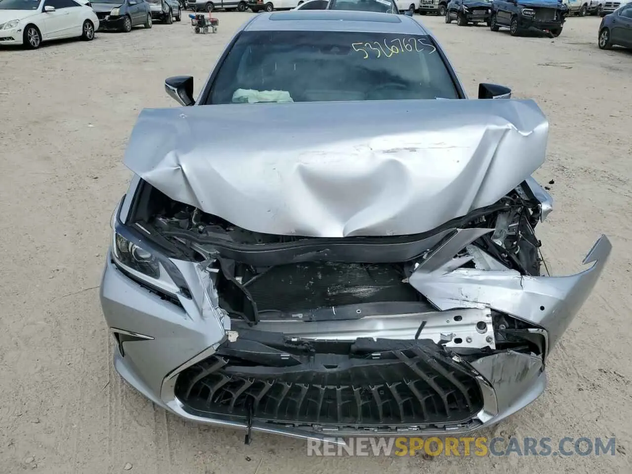 5 Photograph of a damaged car 58AD11D1XRU013033 LEXUS ES250 2024