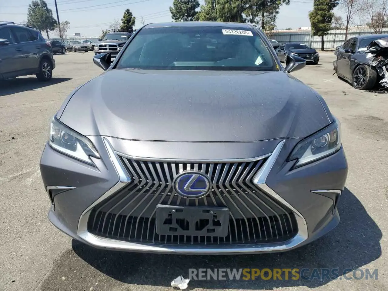 5 Photograph of a damaged car 58AC21B12LU006208 LEXUS ES300 2020