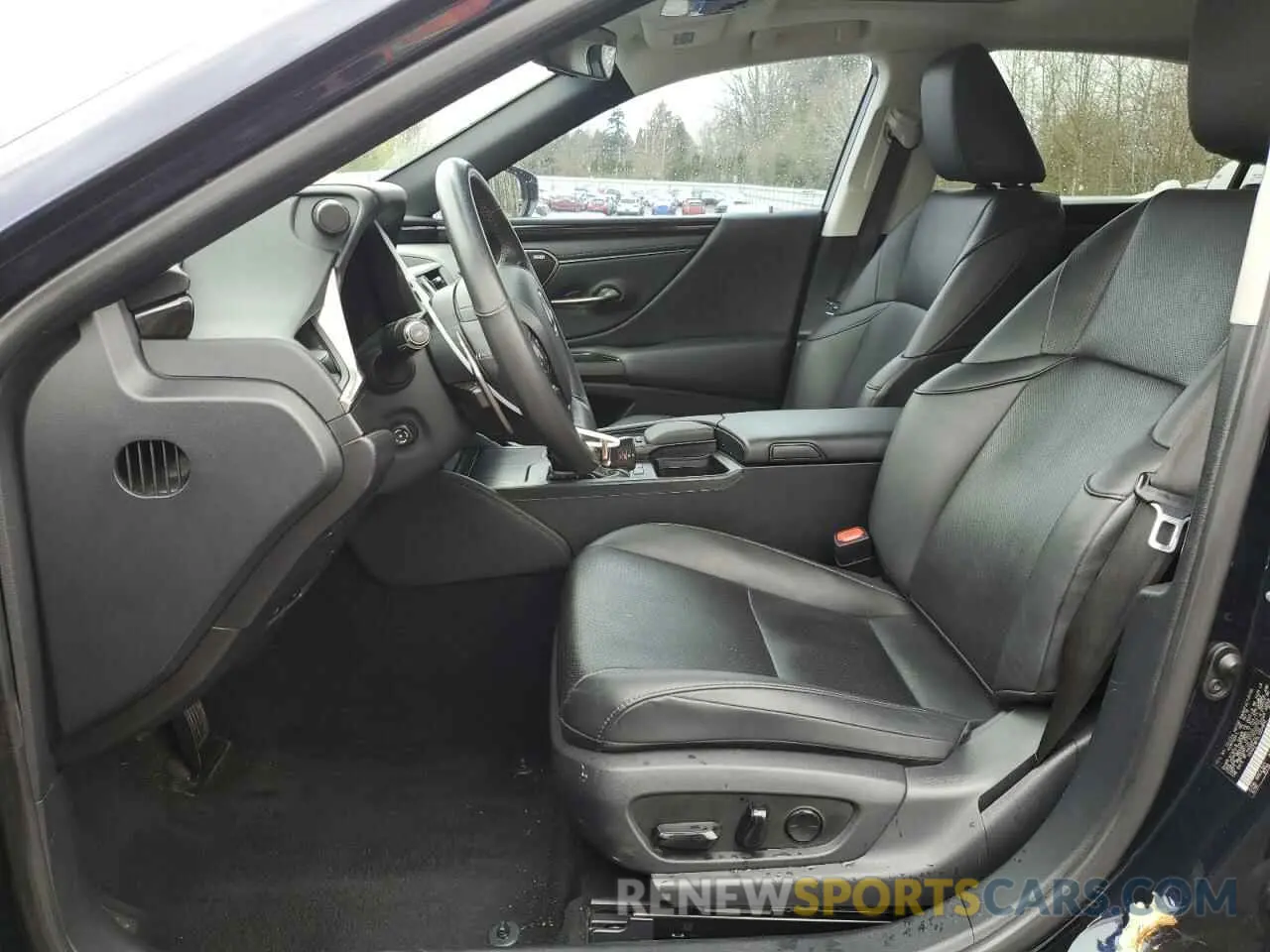 7 Photograph of a damaged car 58AD21B11LU004812 LEXUS ES300 2020