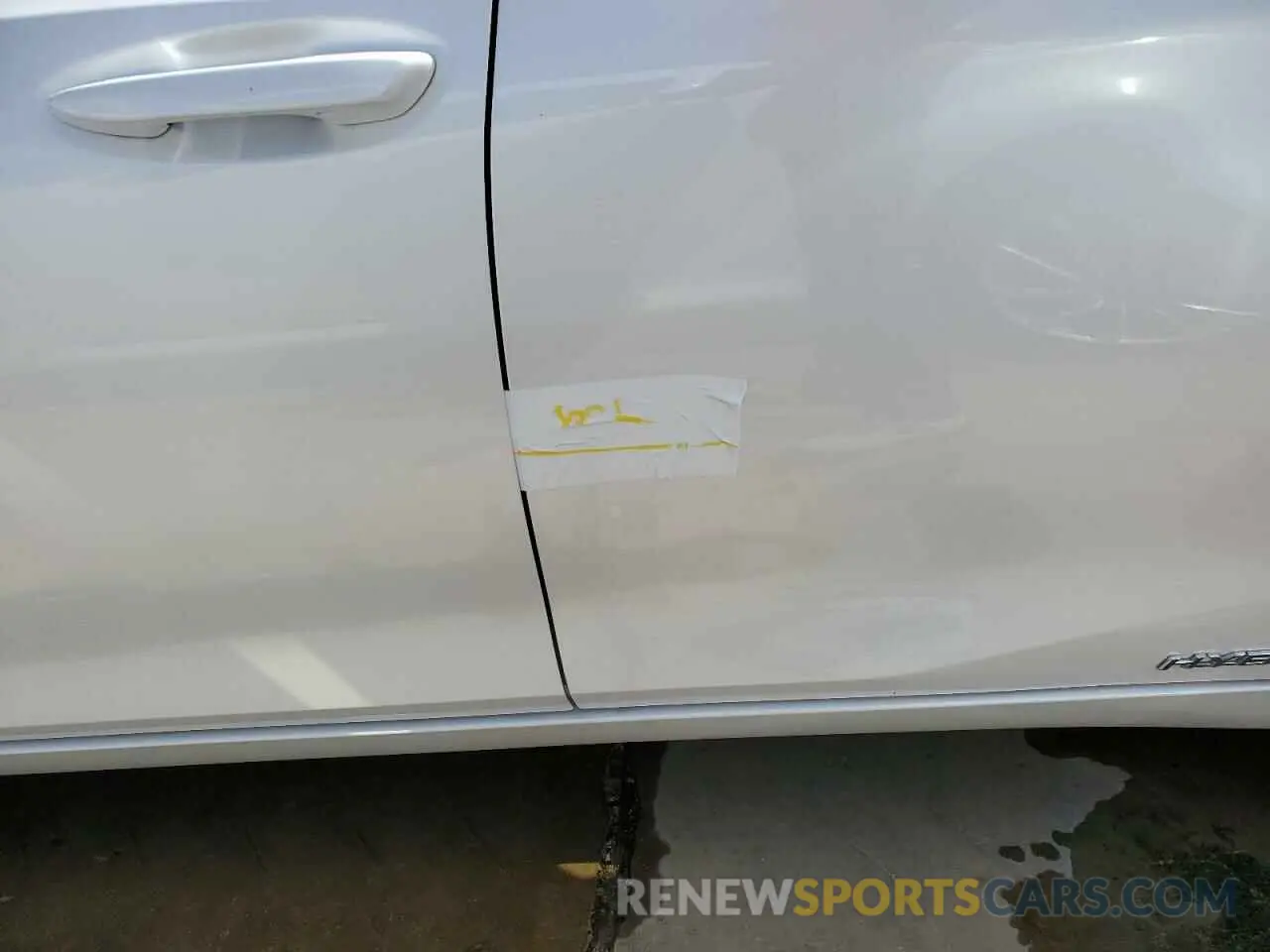 12 Photograph of a damaged car 58AD21B14LU007610 LEXUS ES300 2020