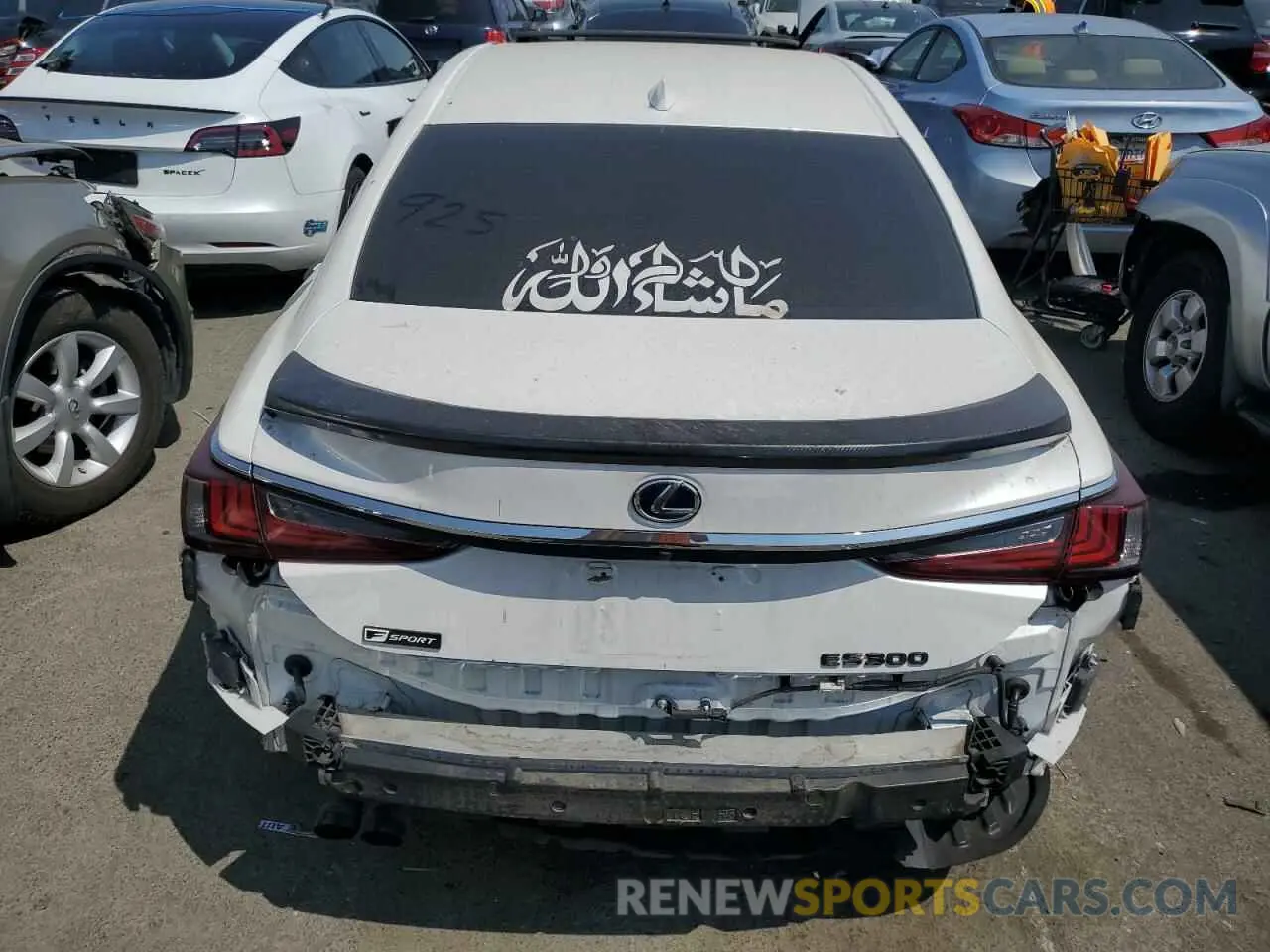 6 Photograph of a damaged car 58AE21B17LU010800 LEXUS ES300 2020