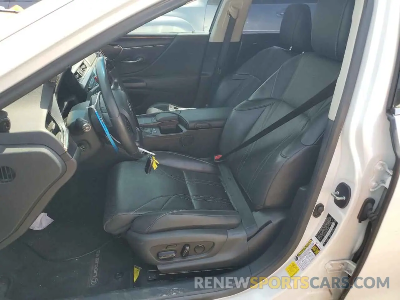 7 Photograph of a damaged car 58AE21B17LU010800 LEXUS ES300 2020