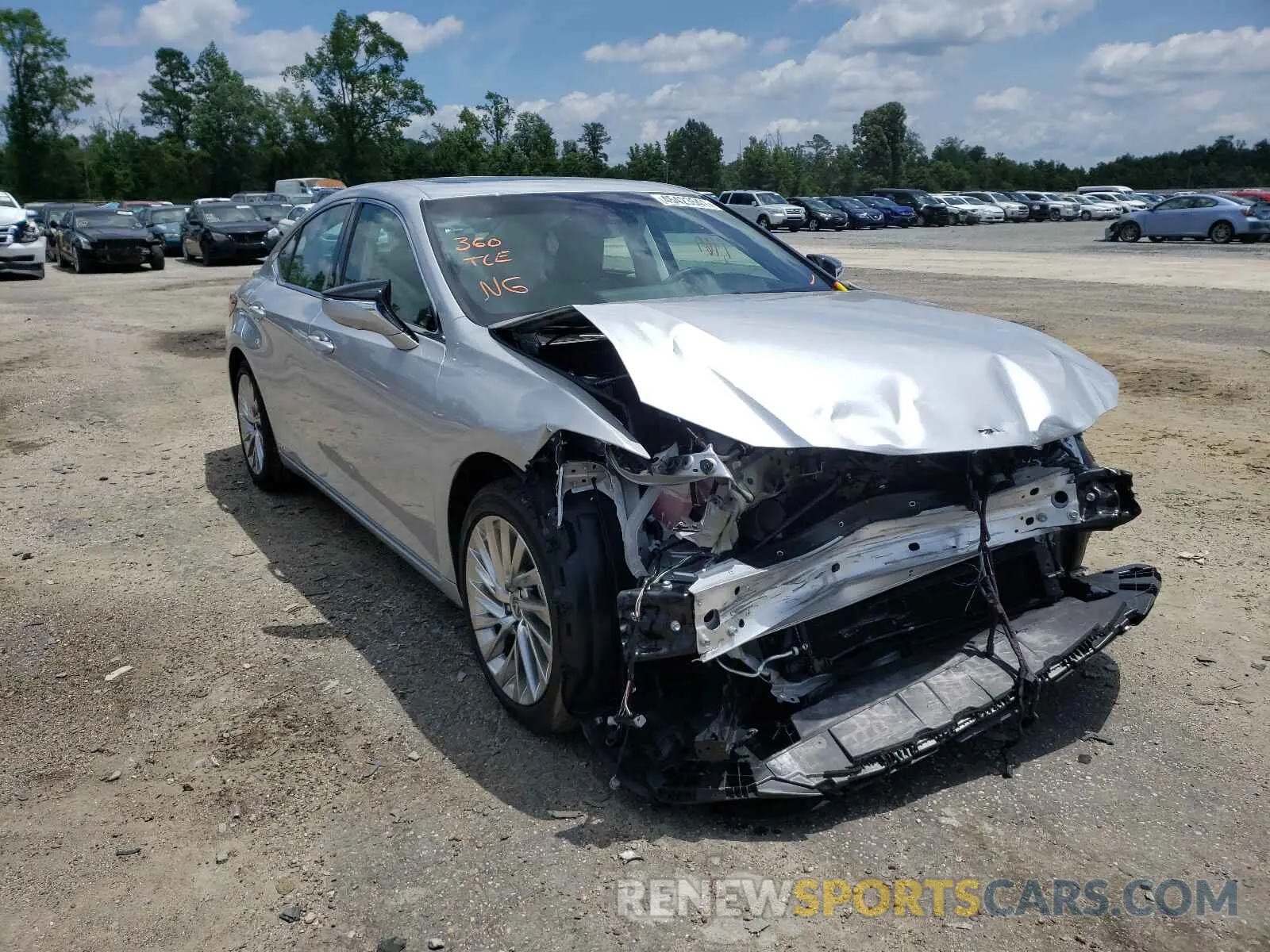 1 Photograph of a damaged car 58AF21B13LU011365 LEXUS ES300 2020