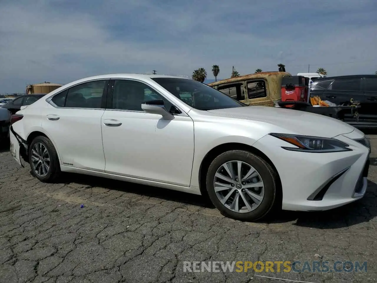4 Photograph of a damaged car 58ACA1C18MU003462 LEXUS ES300 2021