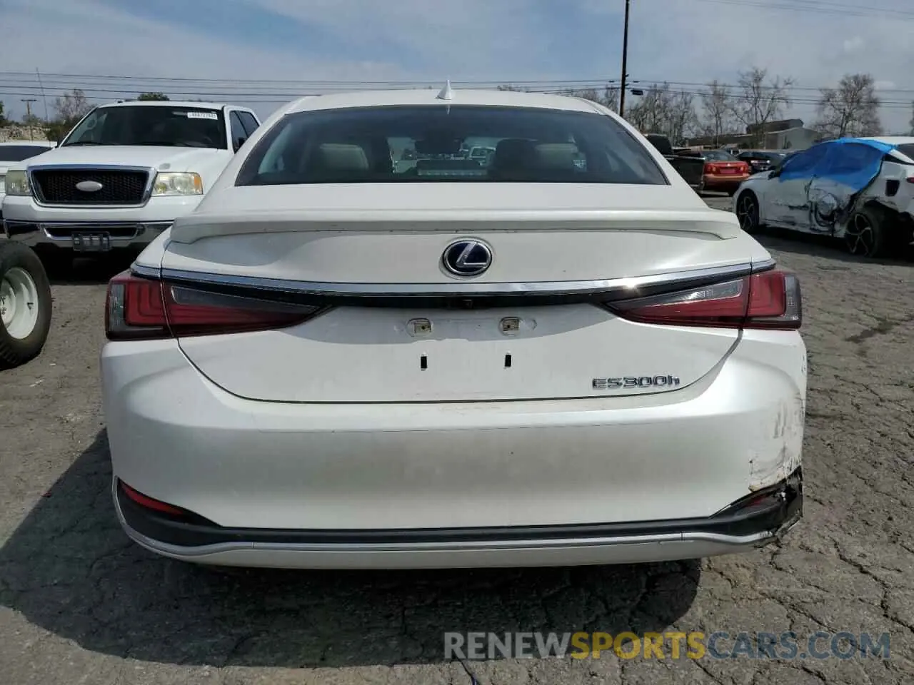 6 Photograph of a damaged car 58ACA1C18MU003462 LEXUS ES300 2021