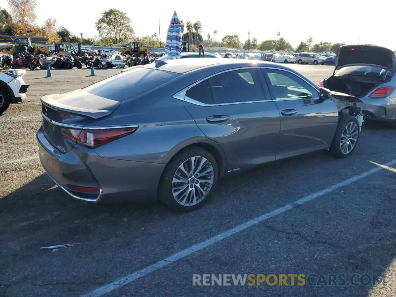 3 Photograph of a damaged car 58ADA1C11MU003338 LEXUS ES300 2021
