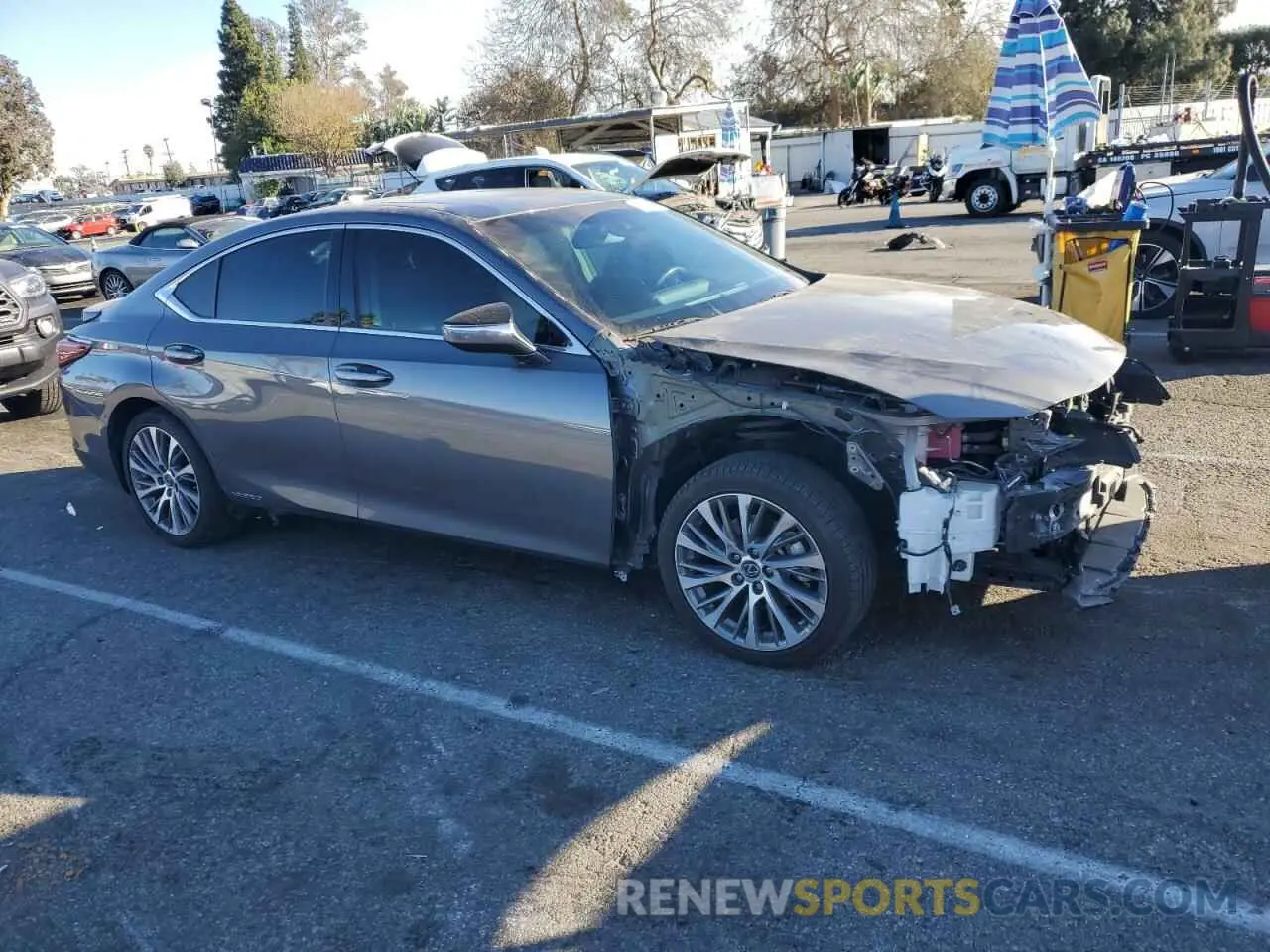 4 Photograph of a damaged car 58ADA1C11MU003338 LEXUS ES300 2021