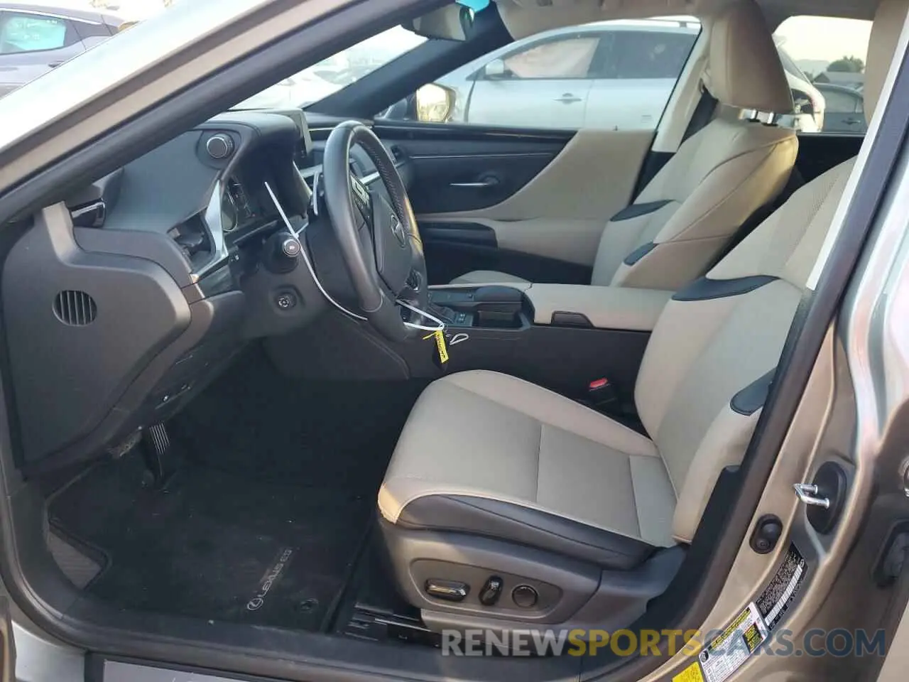 7 Photograph of a damaged car 58ADA1C12MU009780 LEXUS ES300 2021