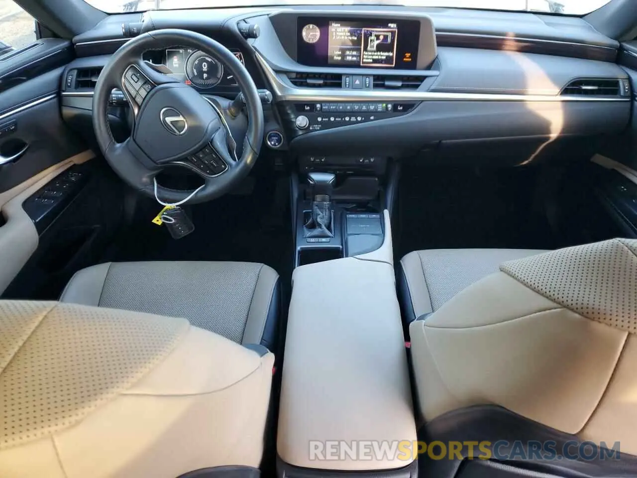 8 Photograph of a damaged car 58ADA1C12MU009780 LEXUS ES300 2021