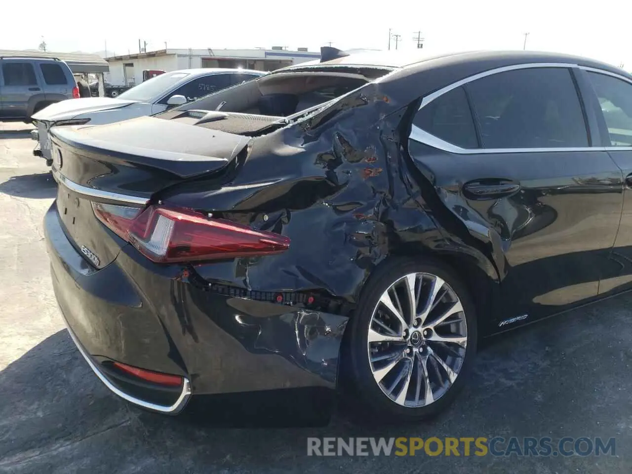 9 Photograph of a damaged car 58ADA1C16MU001696 LEXUS ES300 2021