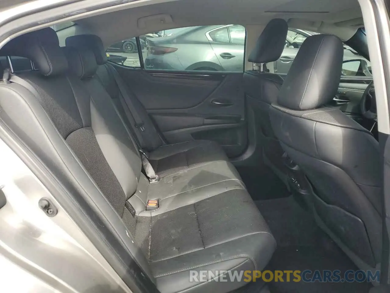 10 Photograph of a damaged car 58ADA1C18MU001585 LEXUS ES300 2021