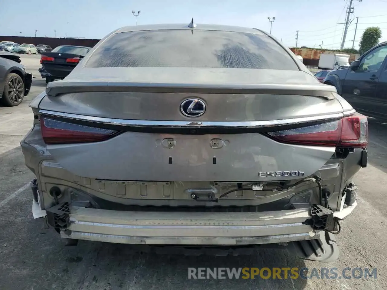 6 Photograph of a damaged car 58ADA1C18MU001585 LEXUS ES300 2021