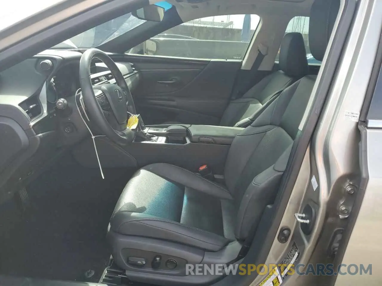 7 Photograph of a damaged car 58ADA1C18MU001585 LEXUS ES300 2021